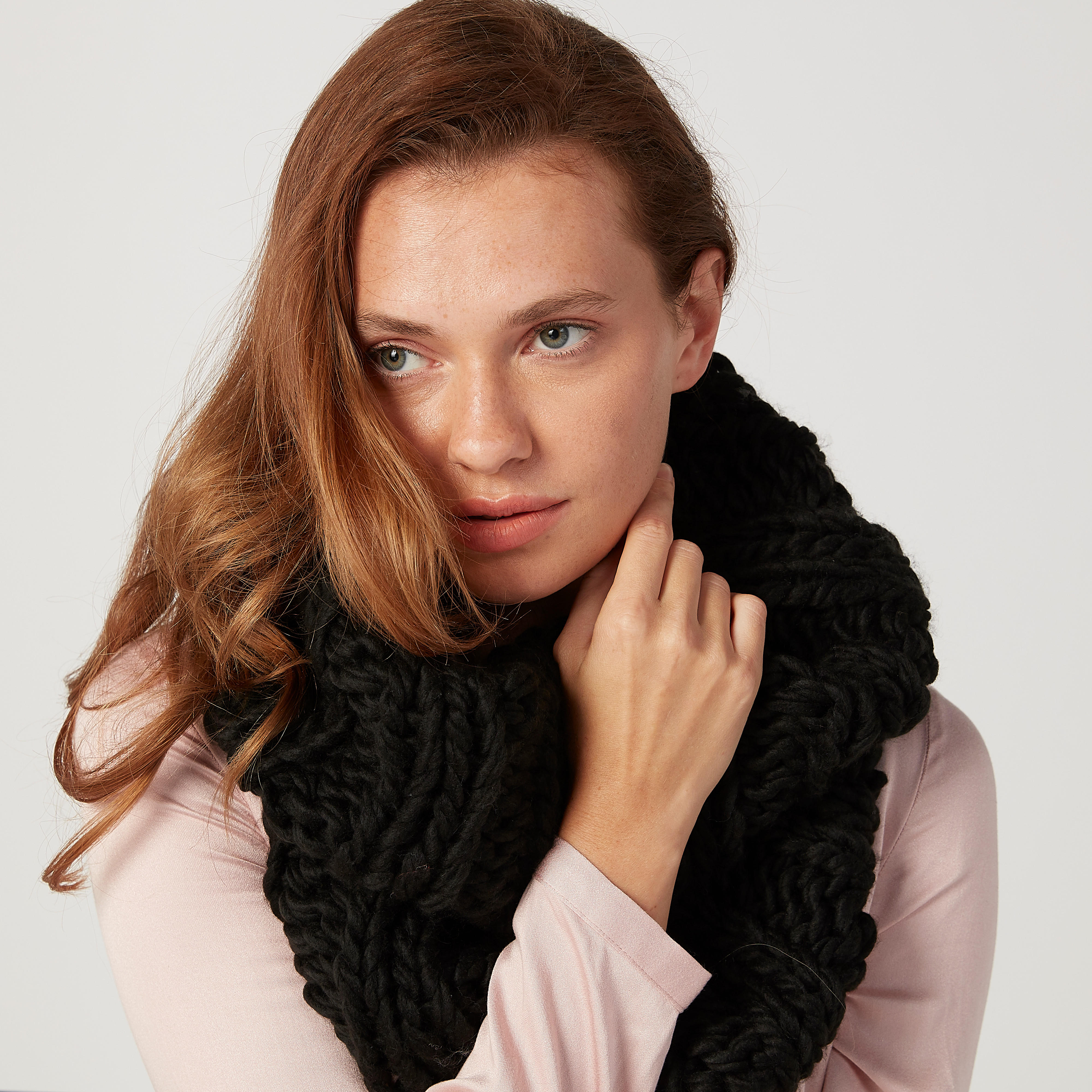 وشاح بارز الملمس-women-clothingaccessories-scarves-image-2