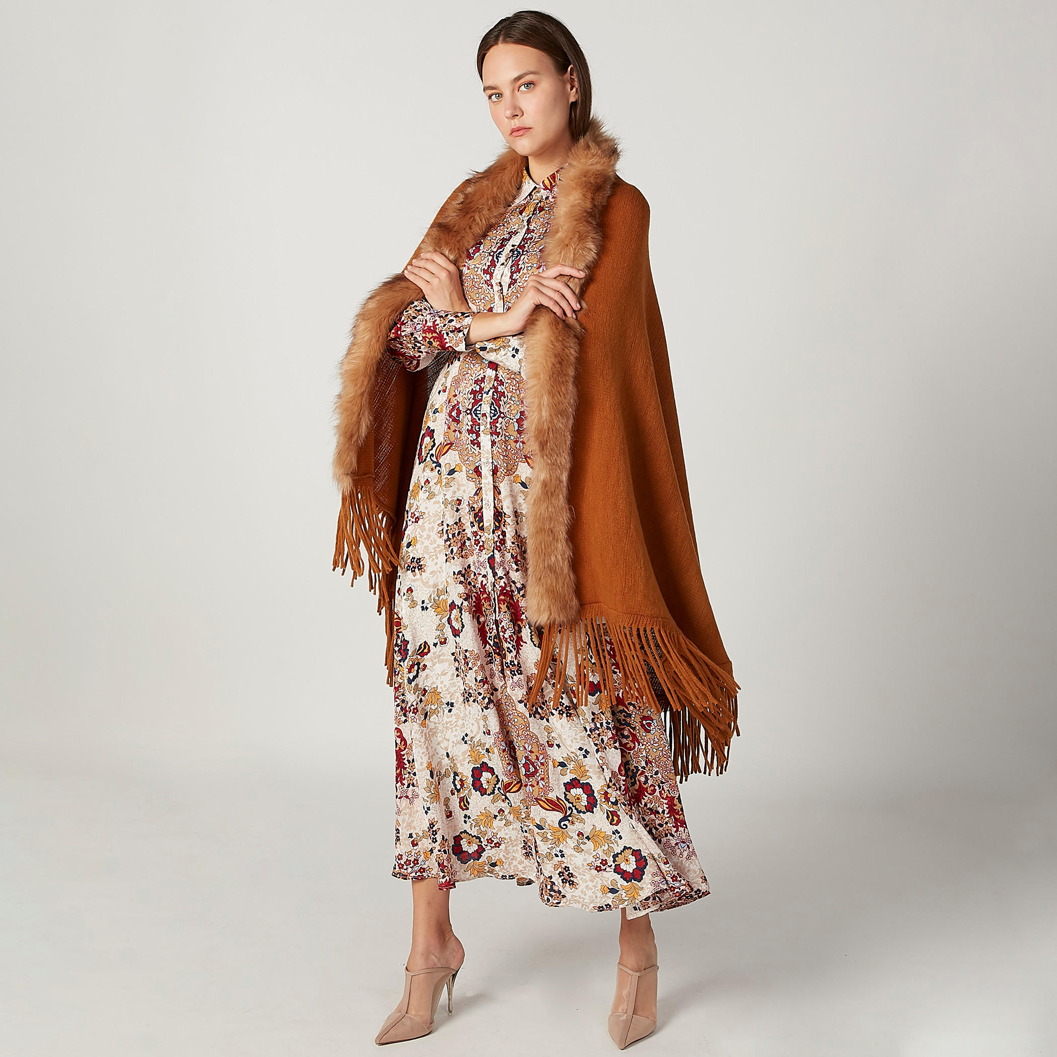 وشاح بملمس بارز وشراشيب-women-clothingaccessories-scarves-image-2