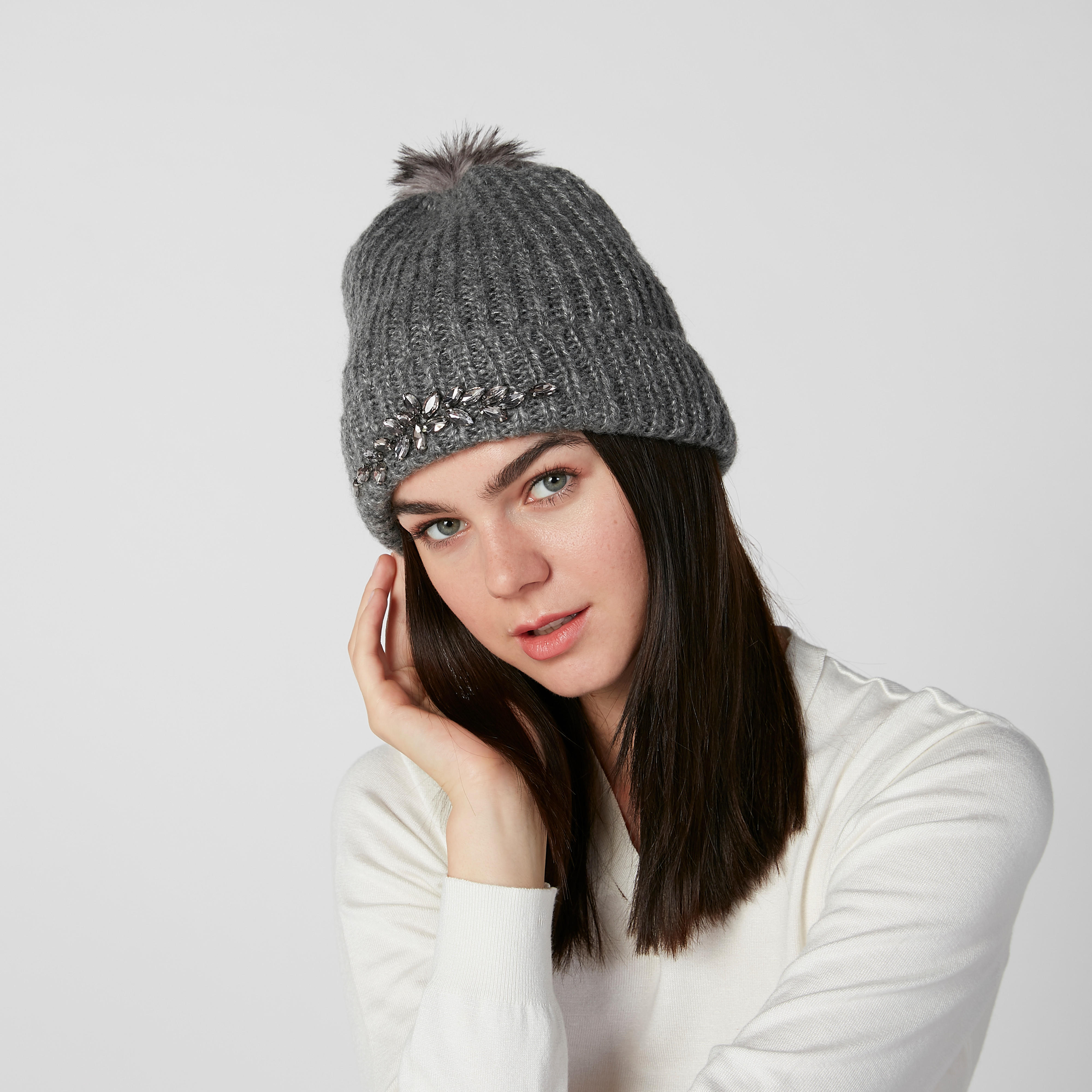 قبعة بيني بارزة الملمس بتفاصيل مزخرفة-women-clothingaccessories-capsandhats-image-2
