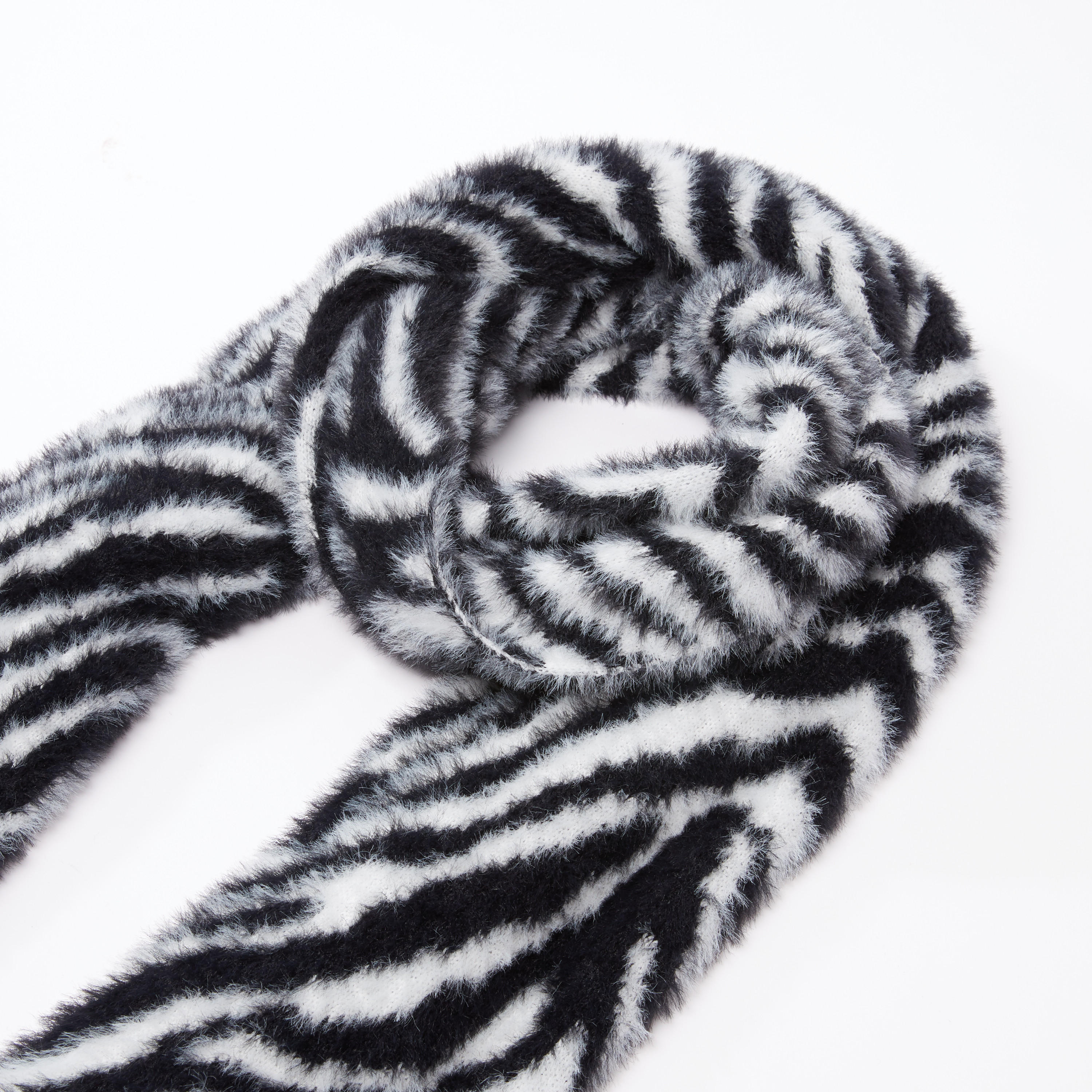 وشاح بارز الملمس بطبعات حيوانات-women-clothingaccessories-scarves-image-3