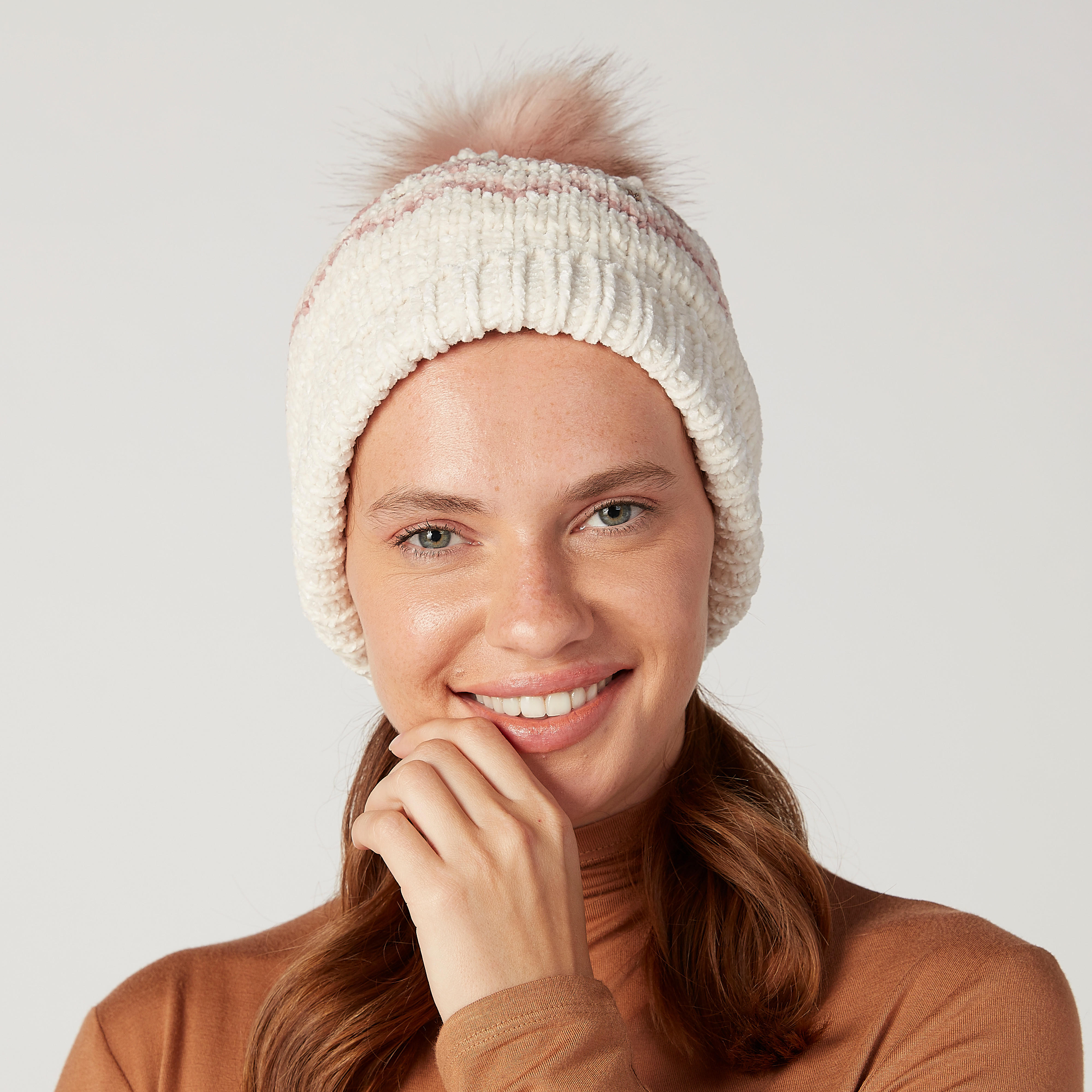 كاب بيني بارز الملمس بتزيينات-women-clothingaccessories-capsandhats-image-2