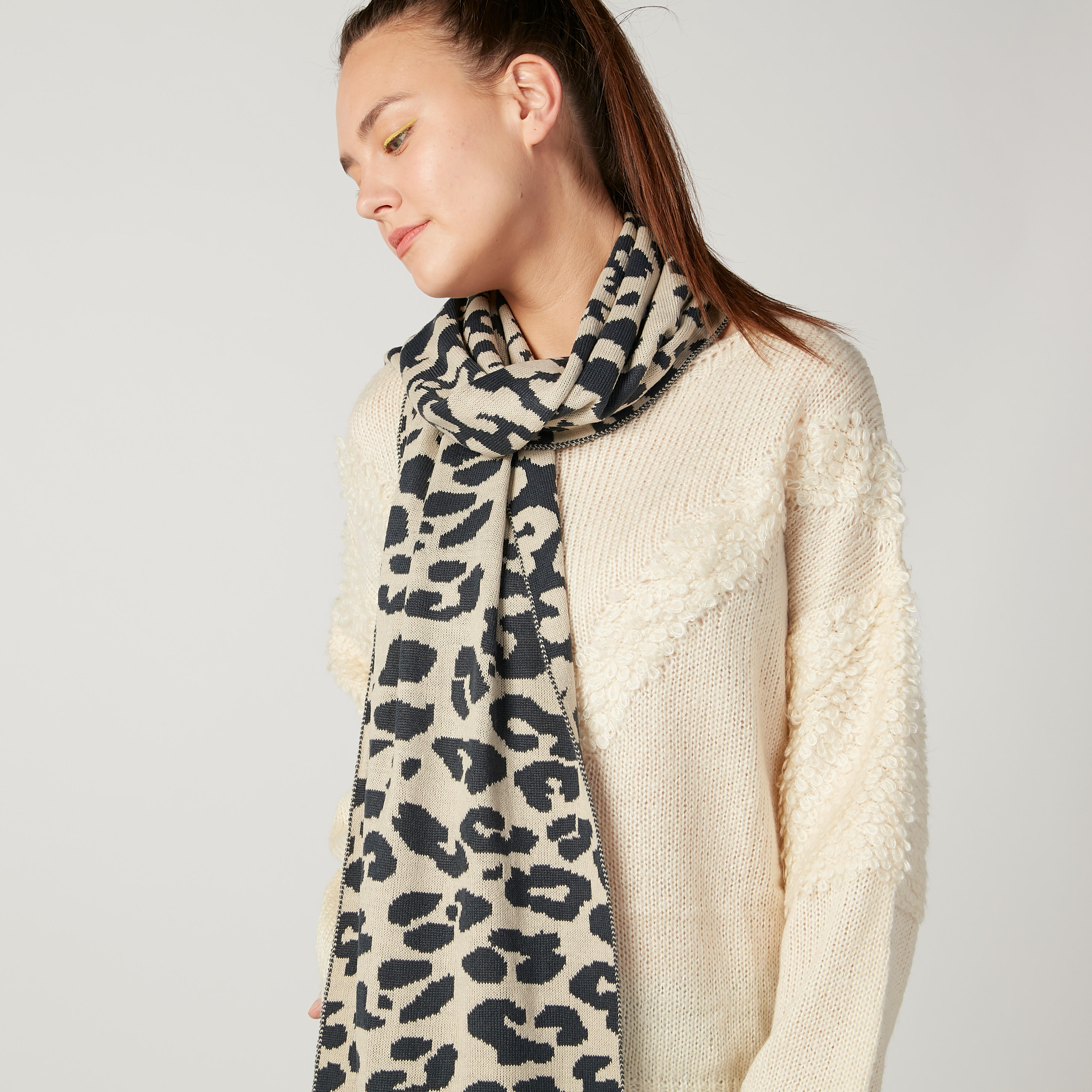 وشاح بشراشيب وطبعات-women-clothingaccessories-scarves-image-2