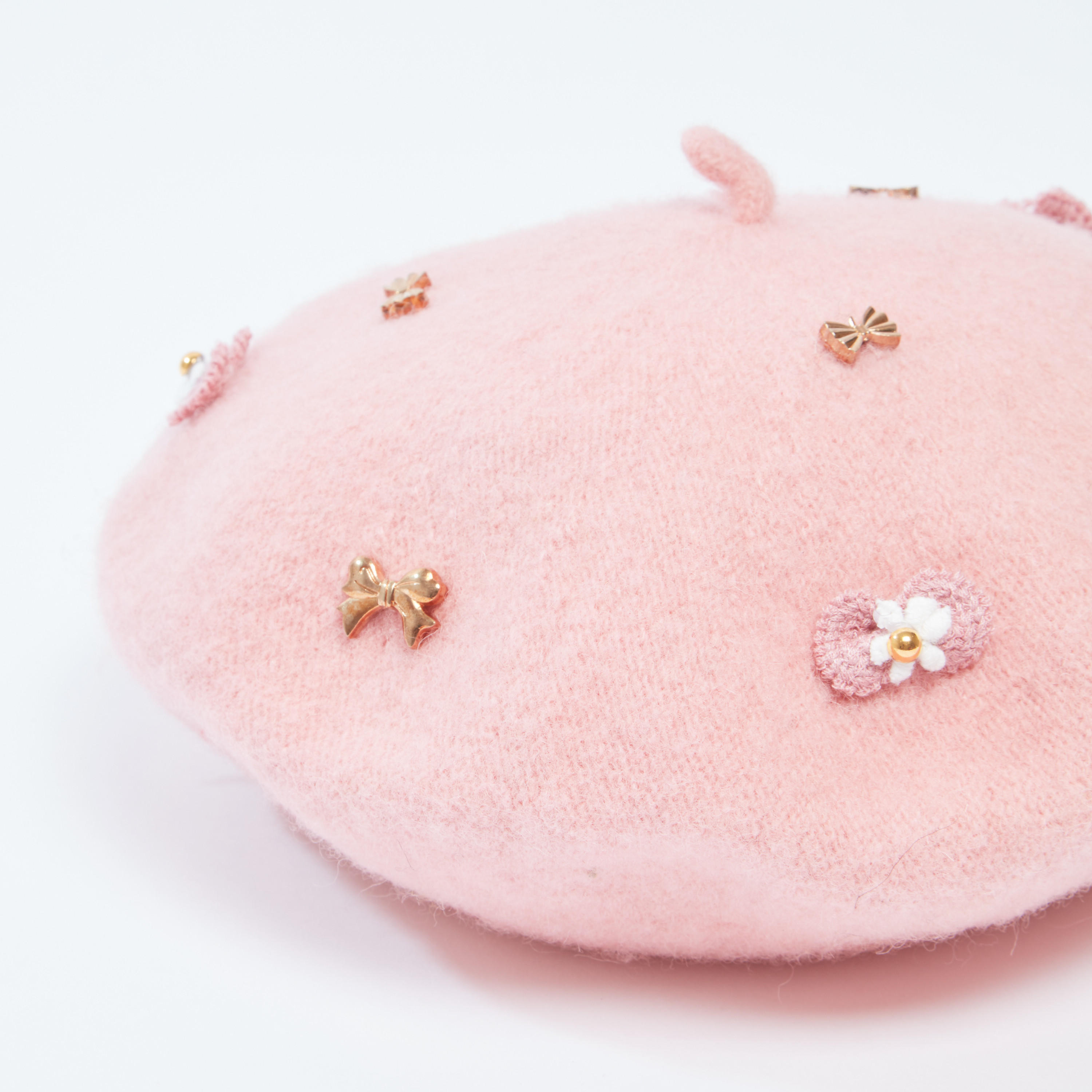 قبّعة بيريه بارزة الملمس بتفاصيل مزيّنة-women-clothingaccessories-capsandhats-image-3