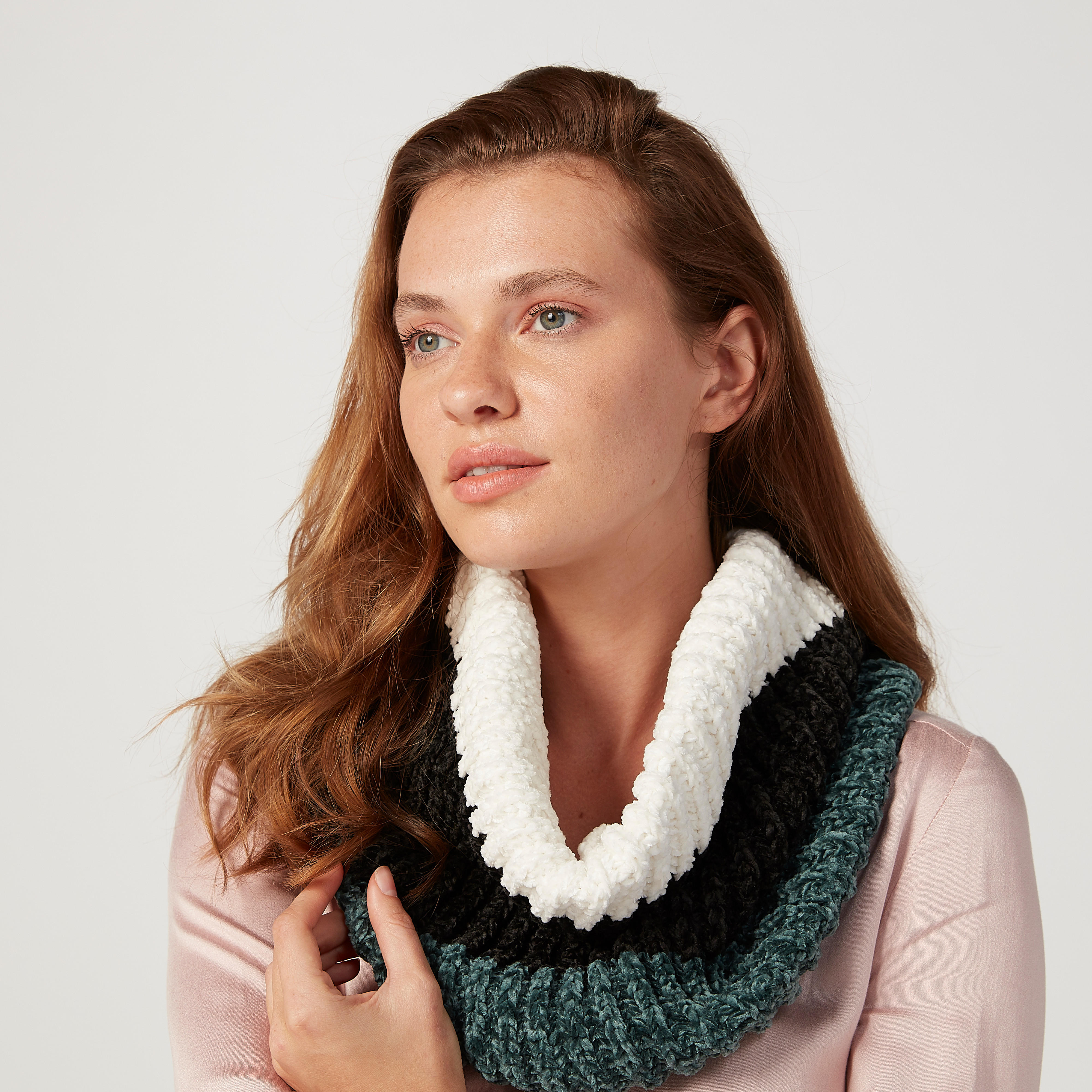 وشاح بارز الملمس-women-clothingaccessories-scarves-image-2