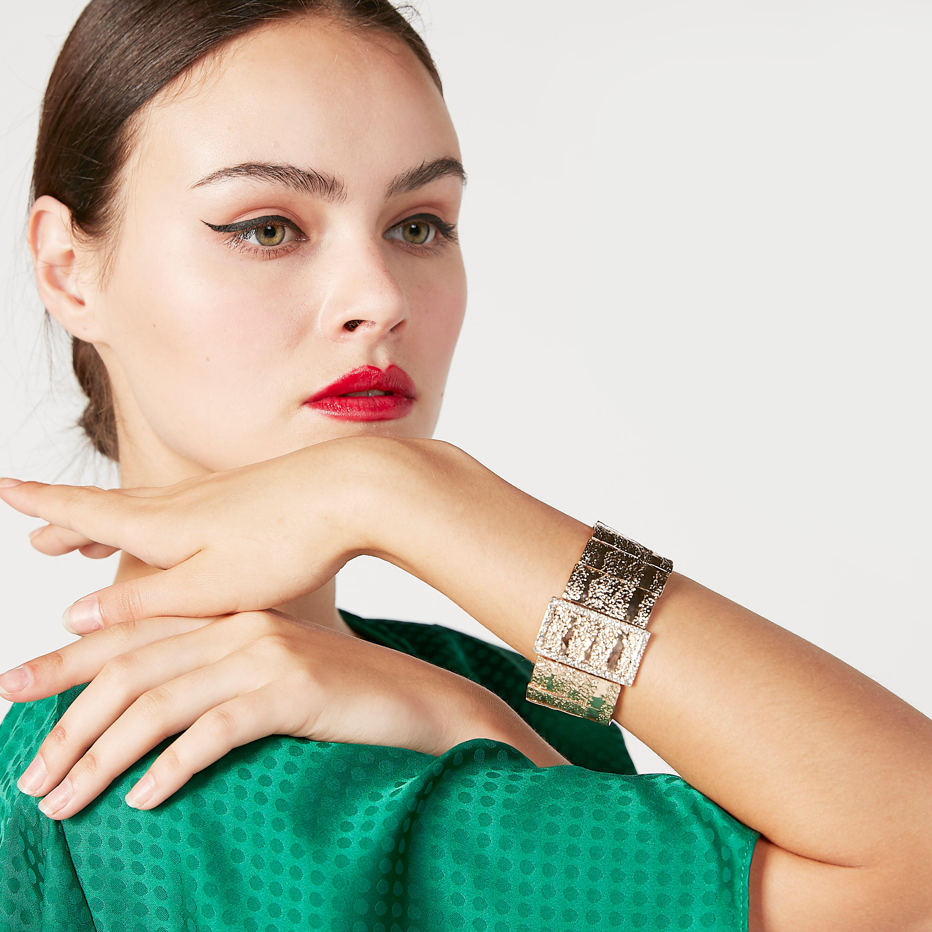 اساور مزيّنة-women-watchesandjewellery-jewellery-banglesandbracelets-image-2