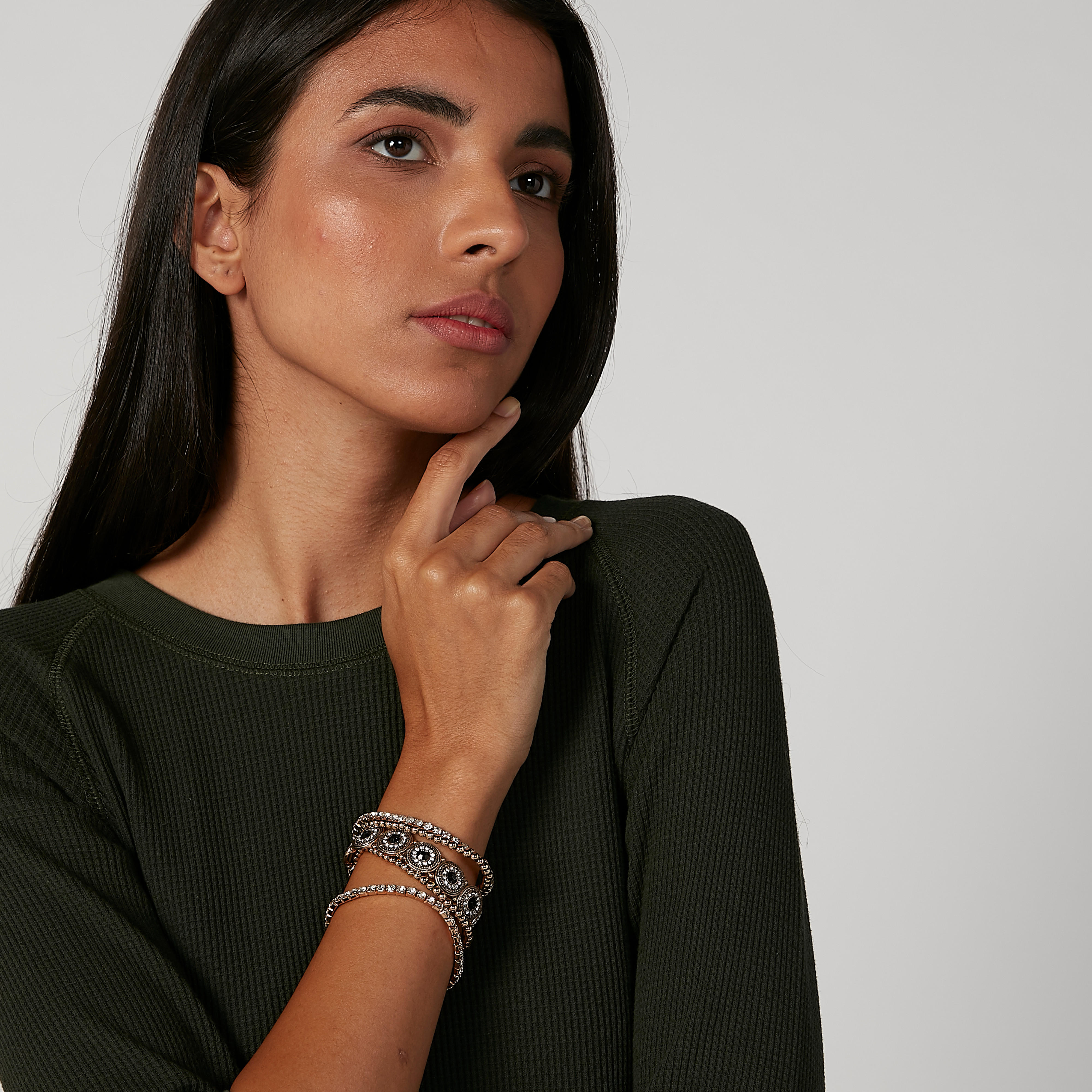 اساور مزينة - طقم من 5 قطع-women-watchesandjewellery-jewellery-banglesandbracelets-image-2
