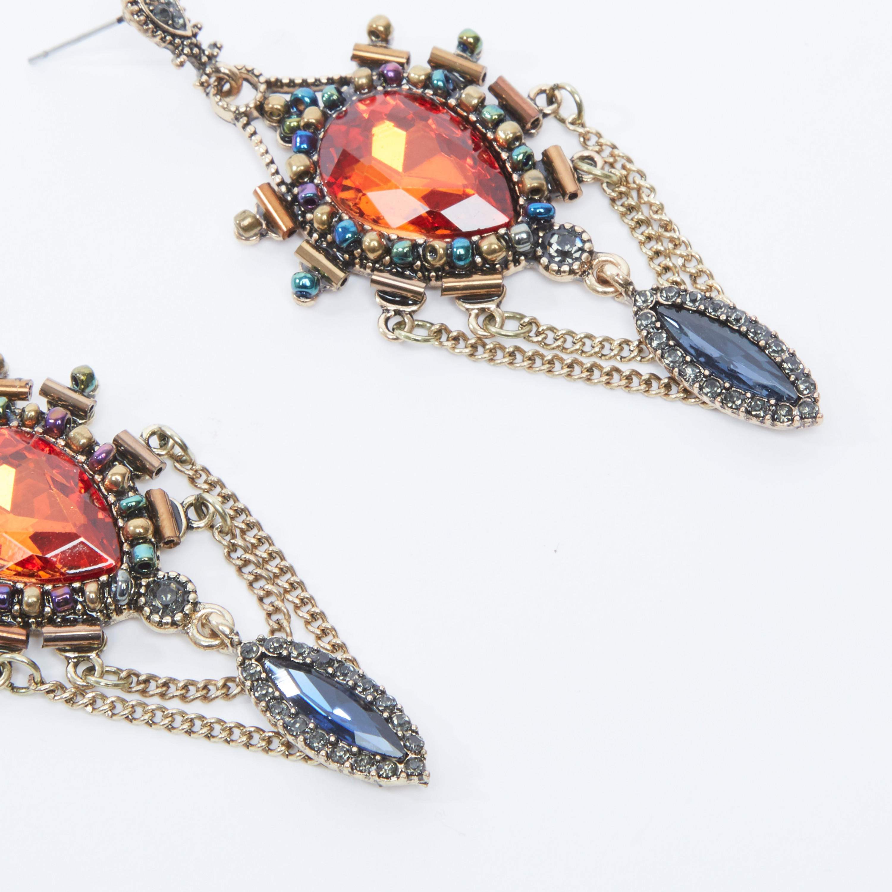 حلقان بدلّاية مزيّنة ومكبس إغلاق-women-watchesandjewellery-jewellery-earrings-image-2