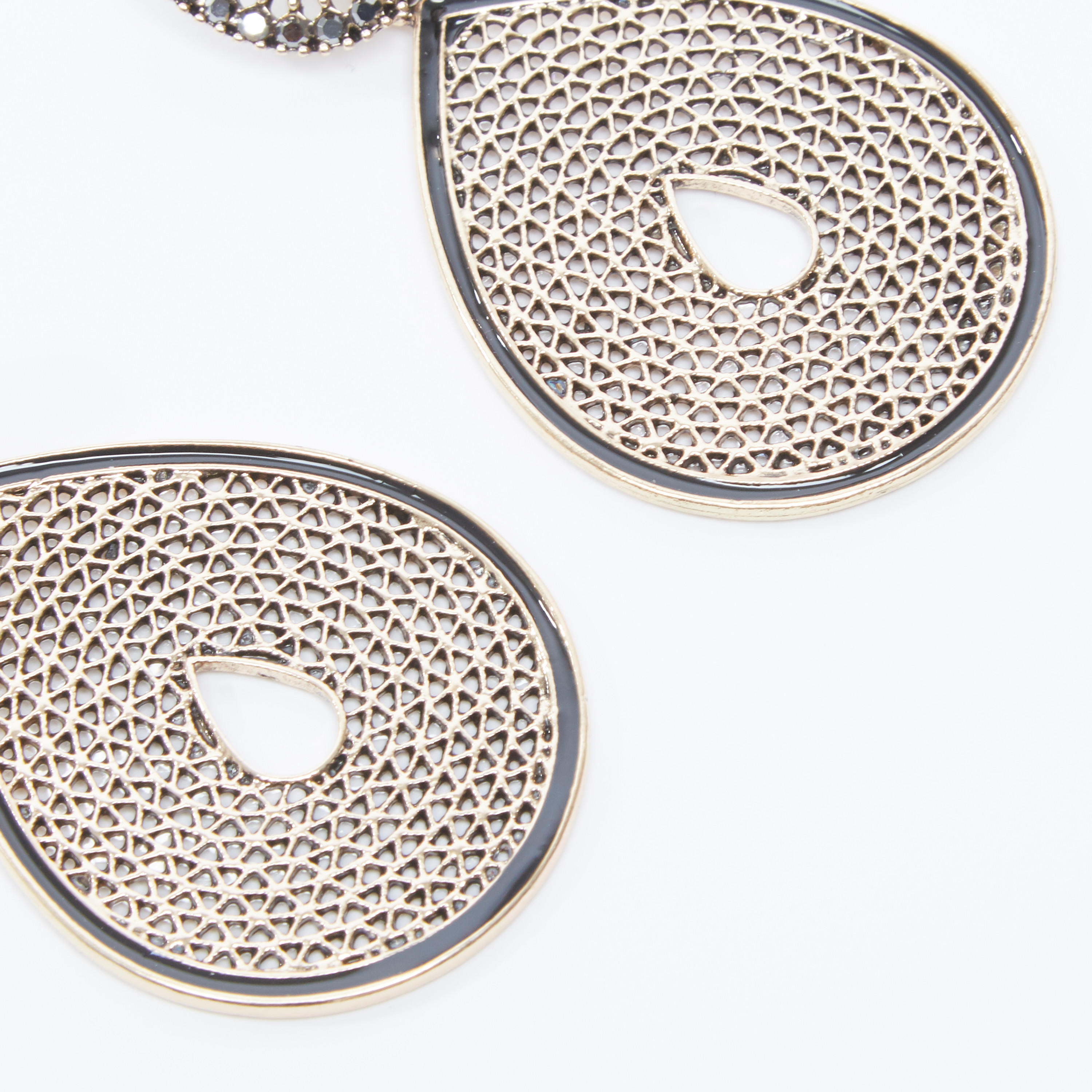 حلقان بدلّاية مزيّنة ومكبس إغلاق-women-watchesandjewellery-jewellery-earrings-image-2