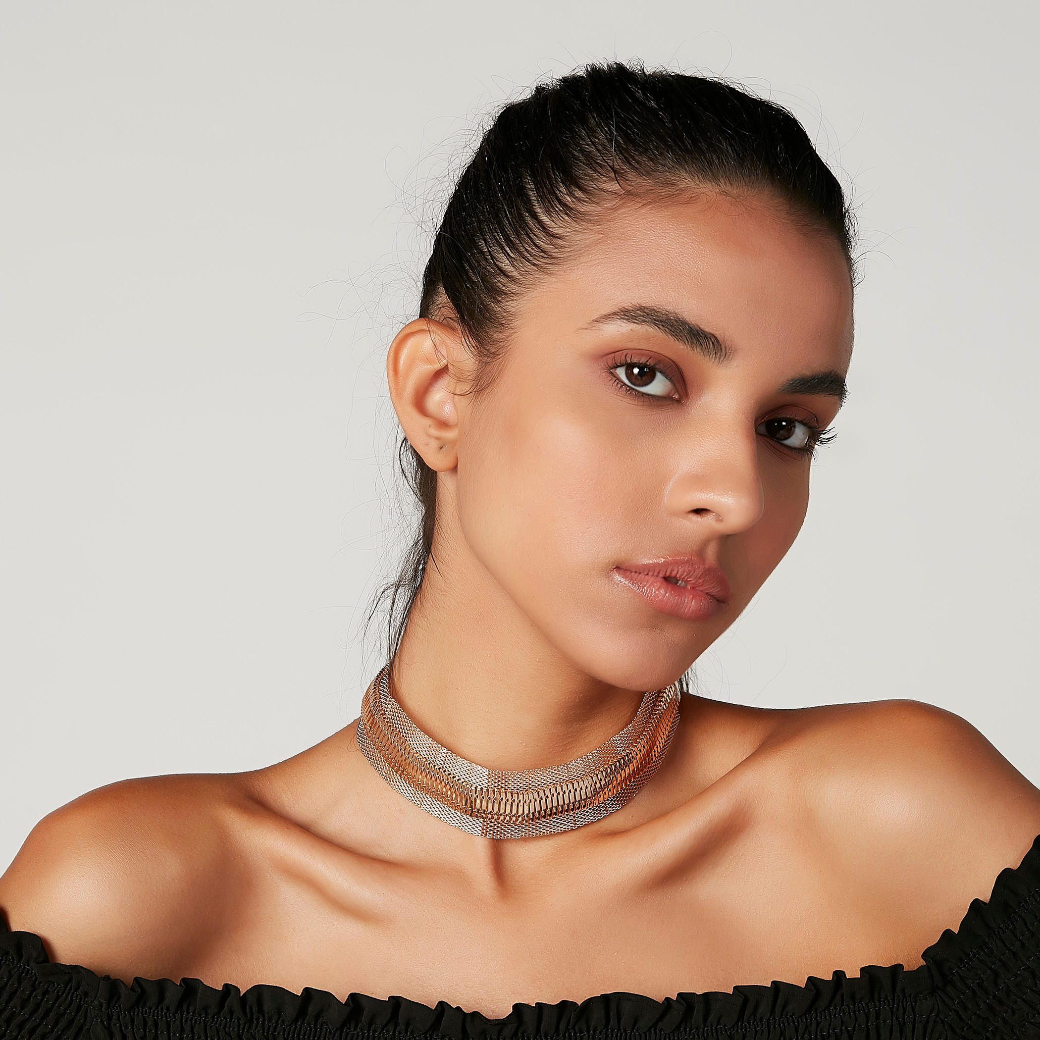 عقد طوق مزيّن بمشبك إغلاق-women-watchesandjewellery-jewellery-necklacesandpendants-image-2