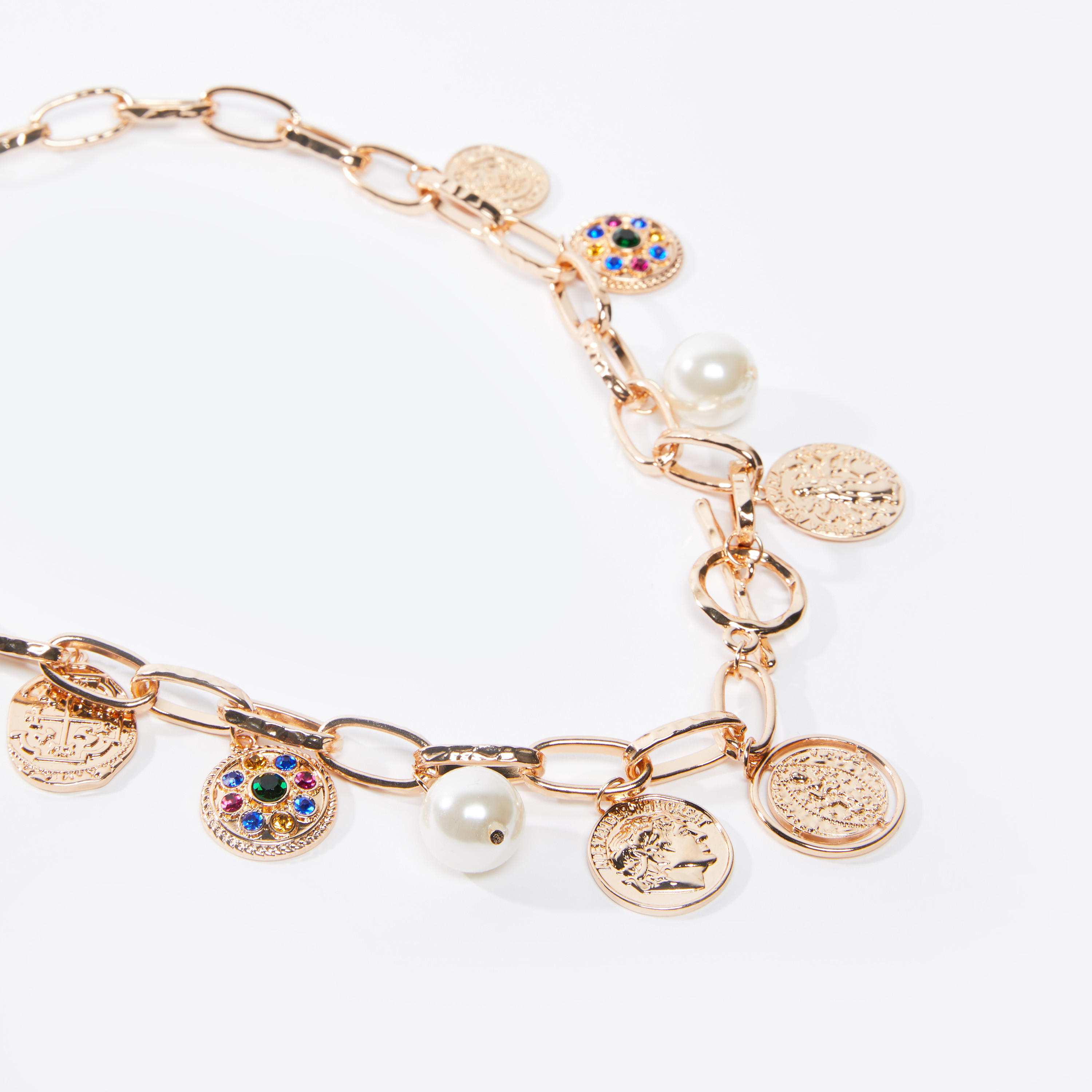 عقد مزيّن بدلاية وقفل أربطة متداخلة-women-watchesandjewellery-jewellery-necklacesandpendants-image-3