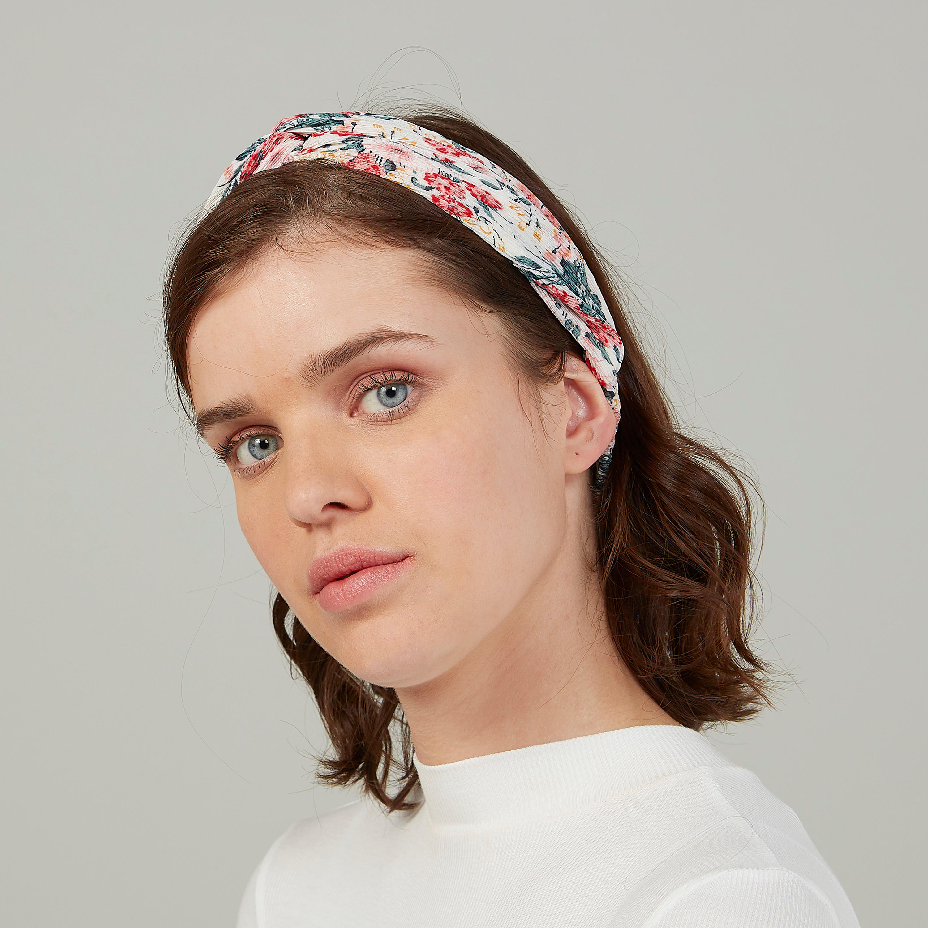شريطة رأس مزينة بعقدة وطبعات زهرية-women-hairaccessories-image-2