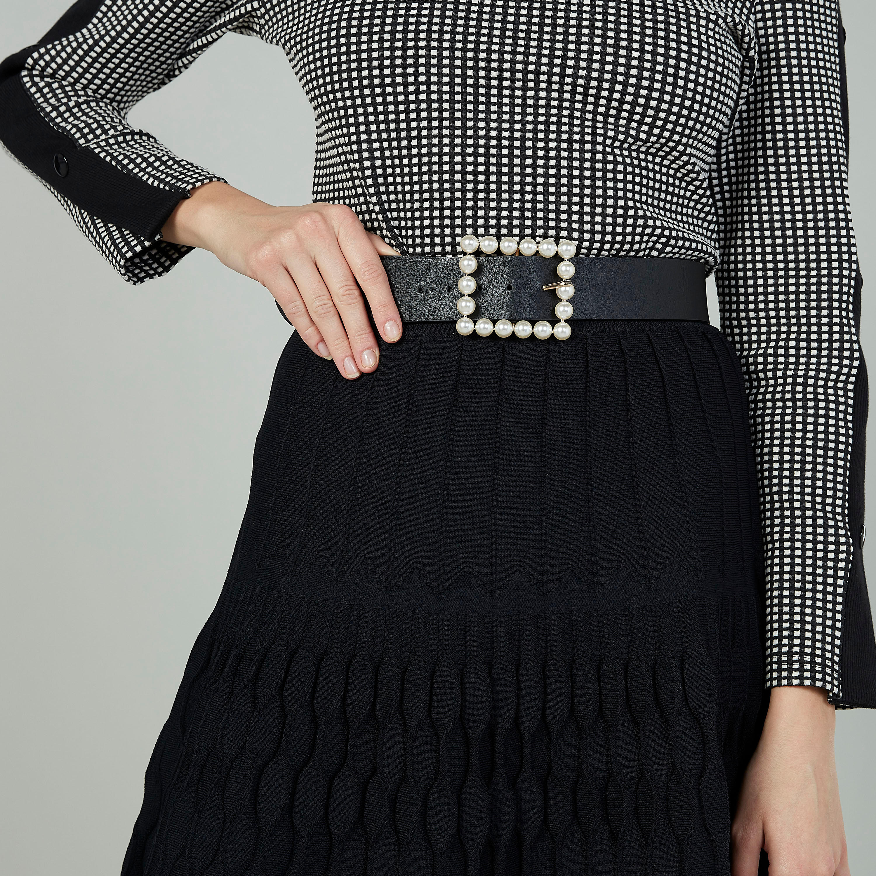 حزام بتفاصيل لؤلؤ وإبزيم بدبوس-women-clothingaccessories-belts-image-1