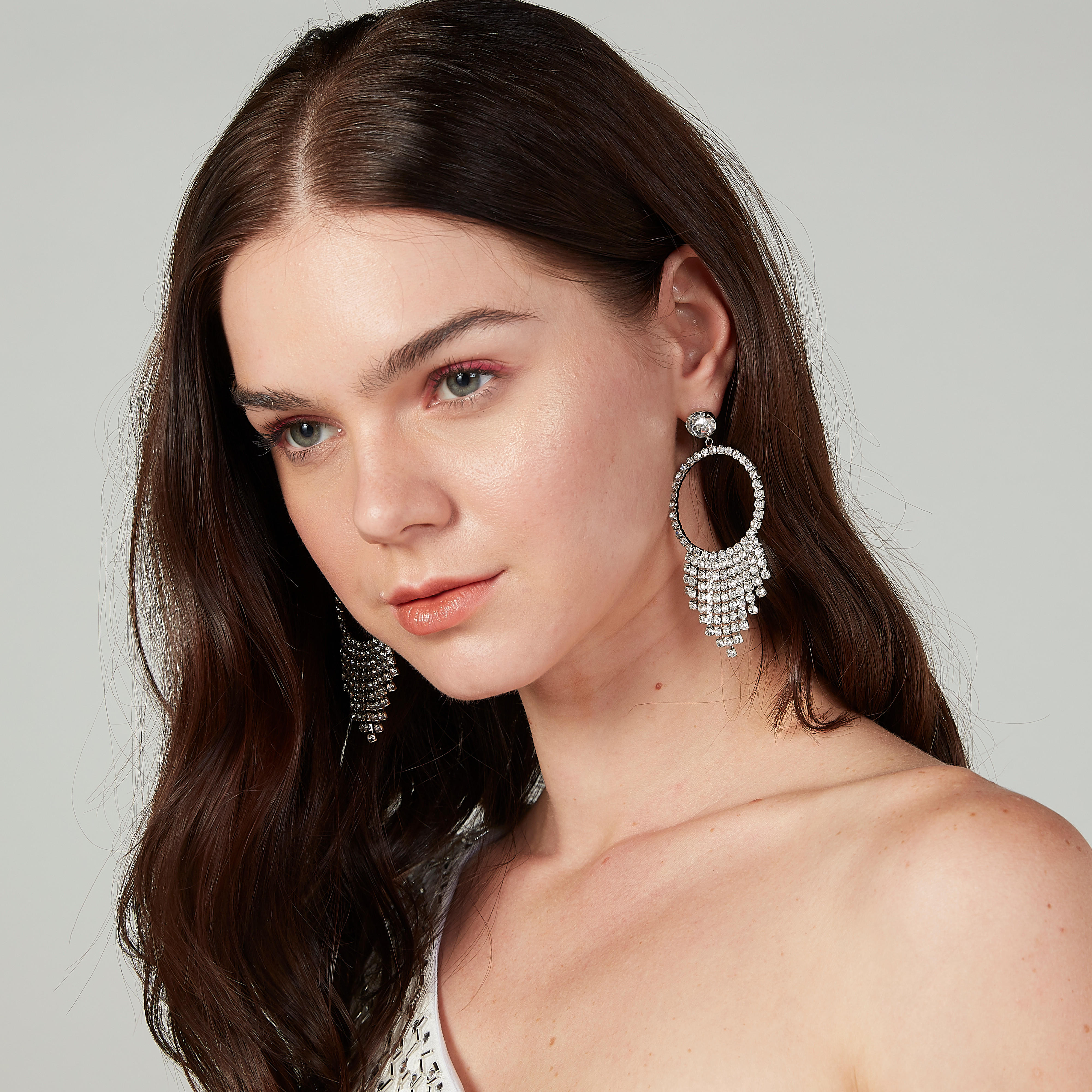 حلقان بدلّاية مزيّنة ومكبس إغلاق-women-watchesandjewellery-jewellery-earrings-image-2