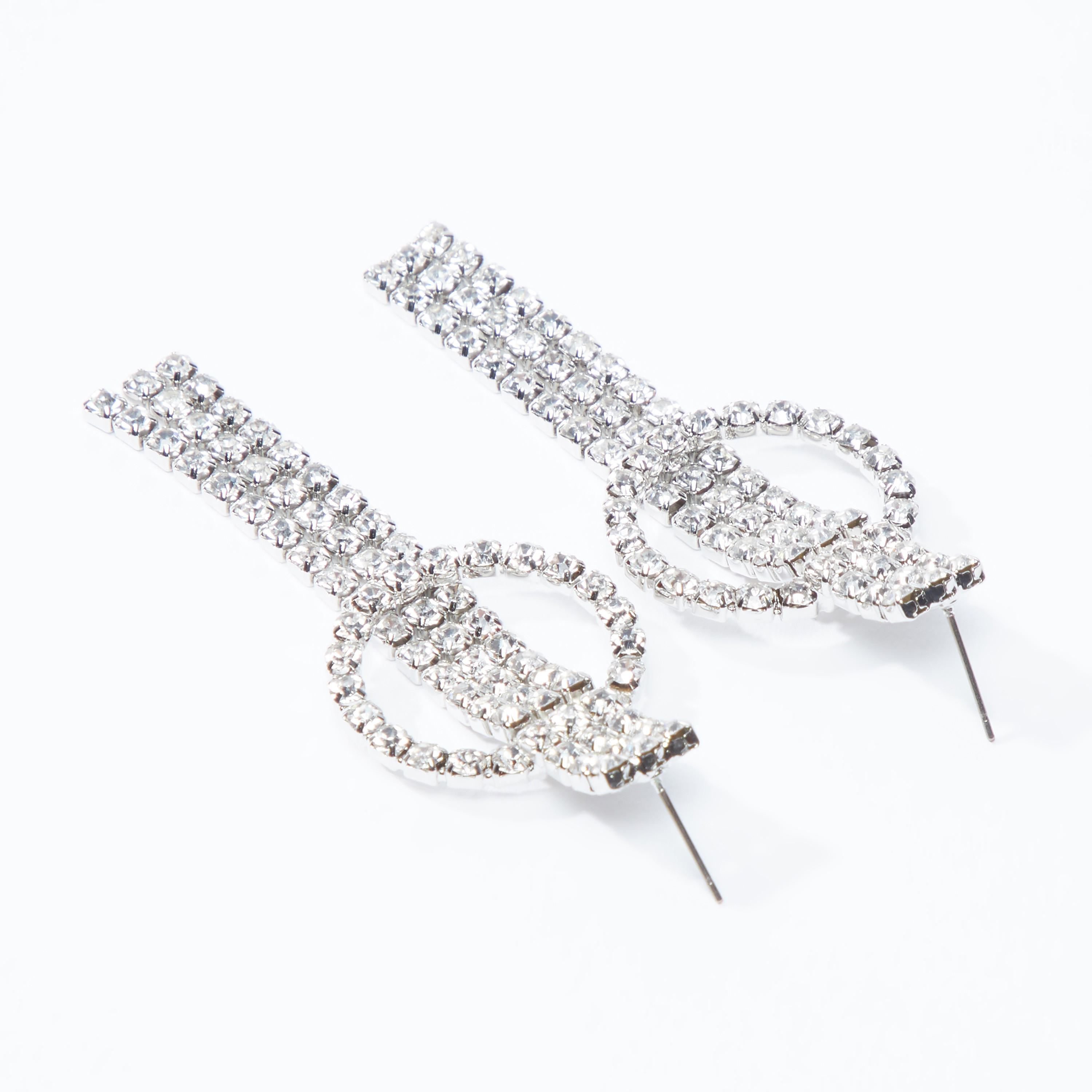 حلق بدلّاية مرصّعة ومكبس إغلاق-women-watchesandjewellery-jewellery-earrings-image-4