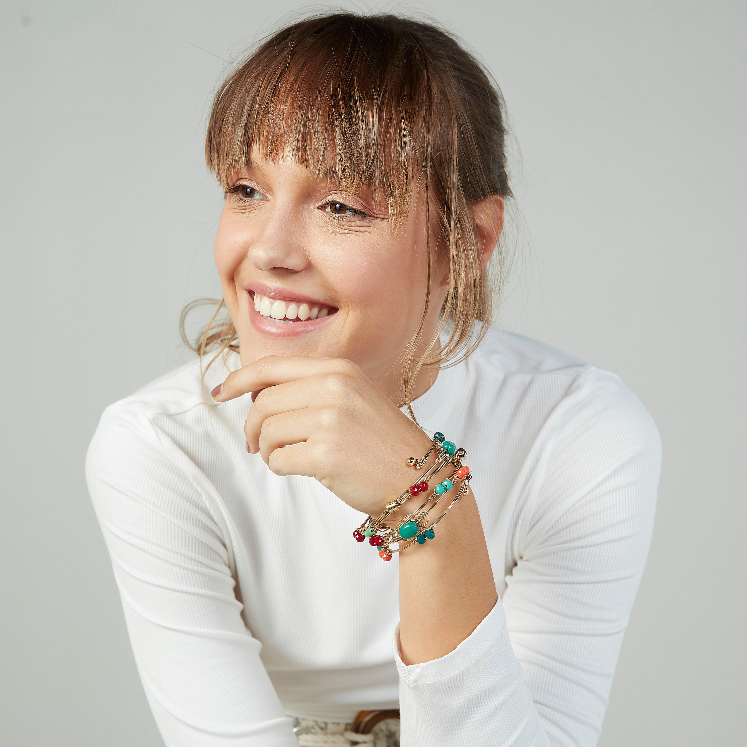 سوار مزيّن مع مشبك إغلاق مغناطيسي-women-watchesandjewellery-jewellery-banglesandbracelets-image-2