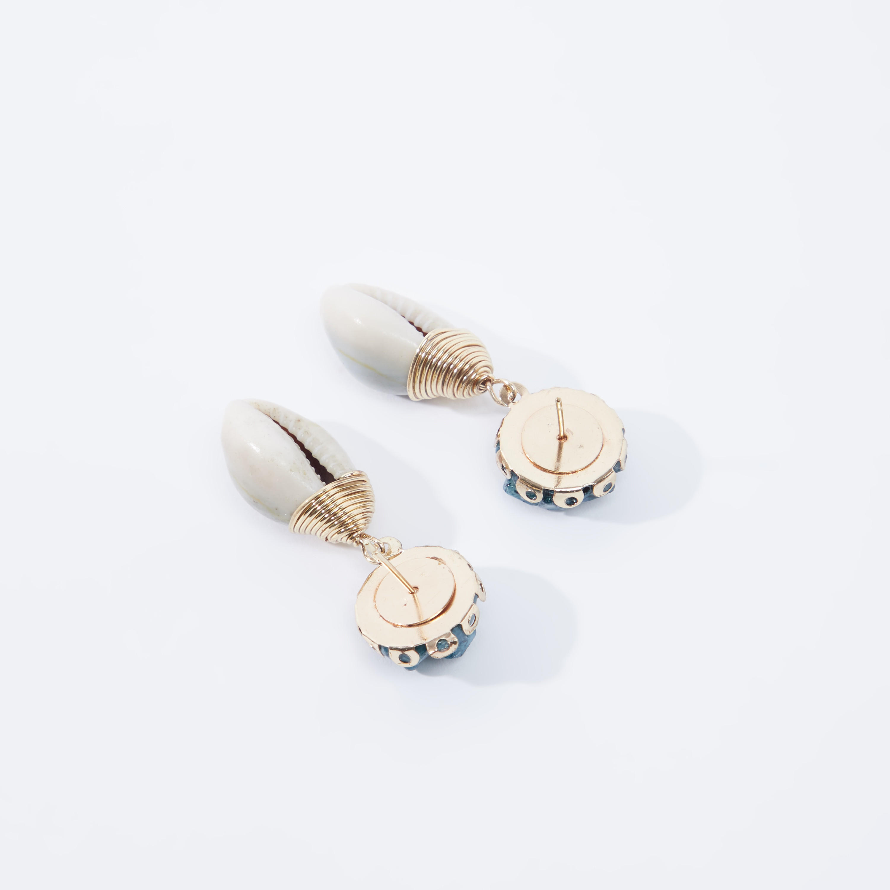 حلق بدلّاية مرصّعة ومكبس إغلاق-women-watchesandjewellery-jewellery-earrings-image-3
