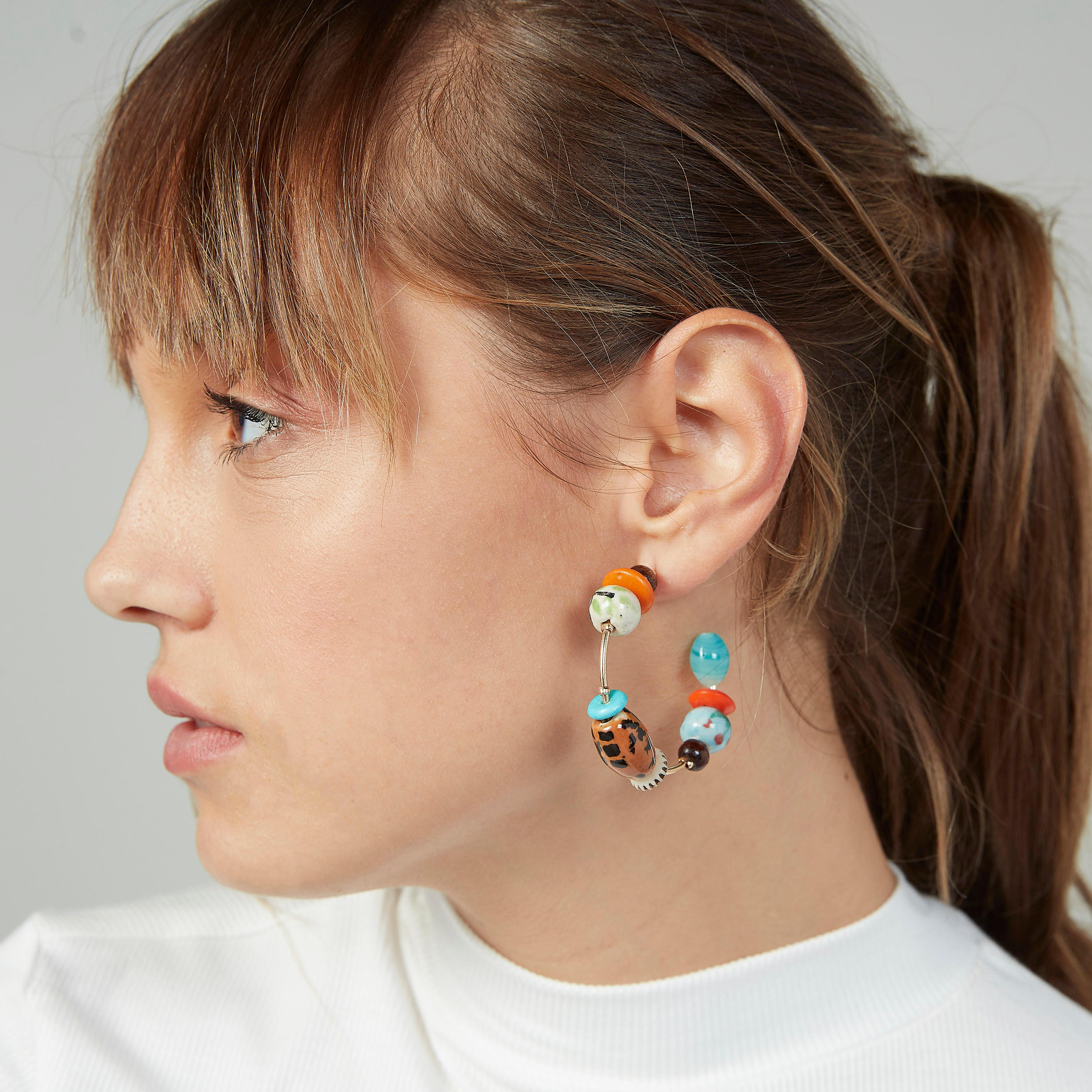 حلقان مرصعة ومكبس إغلاق-women-watchesandjewellery-jewellery-earrings-image-2