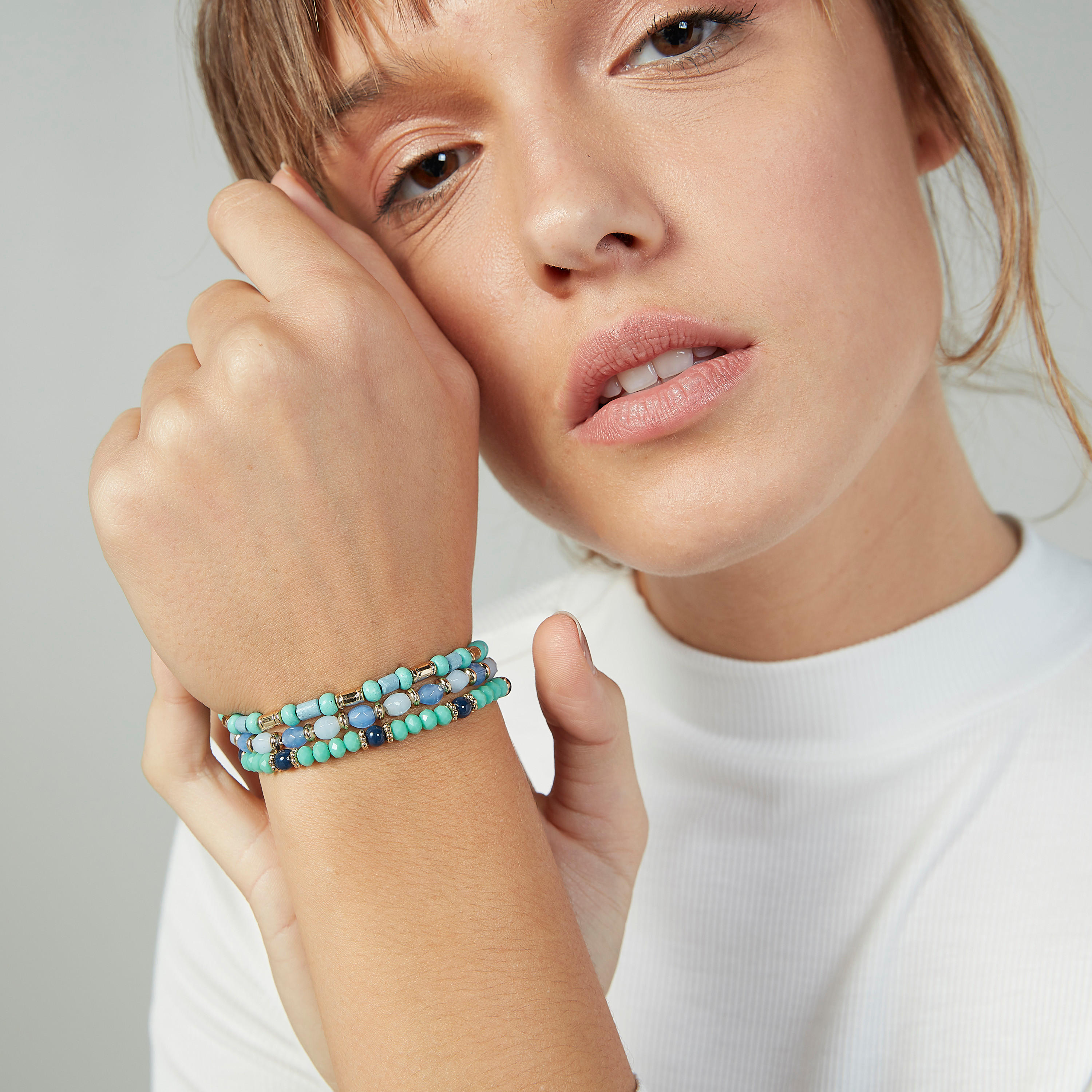 اساور مزينة بالخرز - طقم من 5 قطع-women-watchesandjewellery-jewellery-banglesandbracelets-image-2