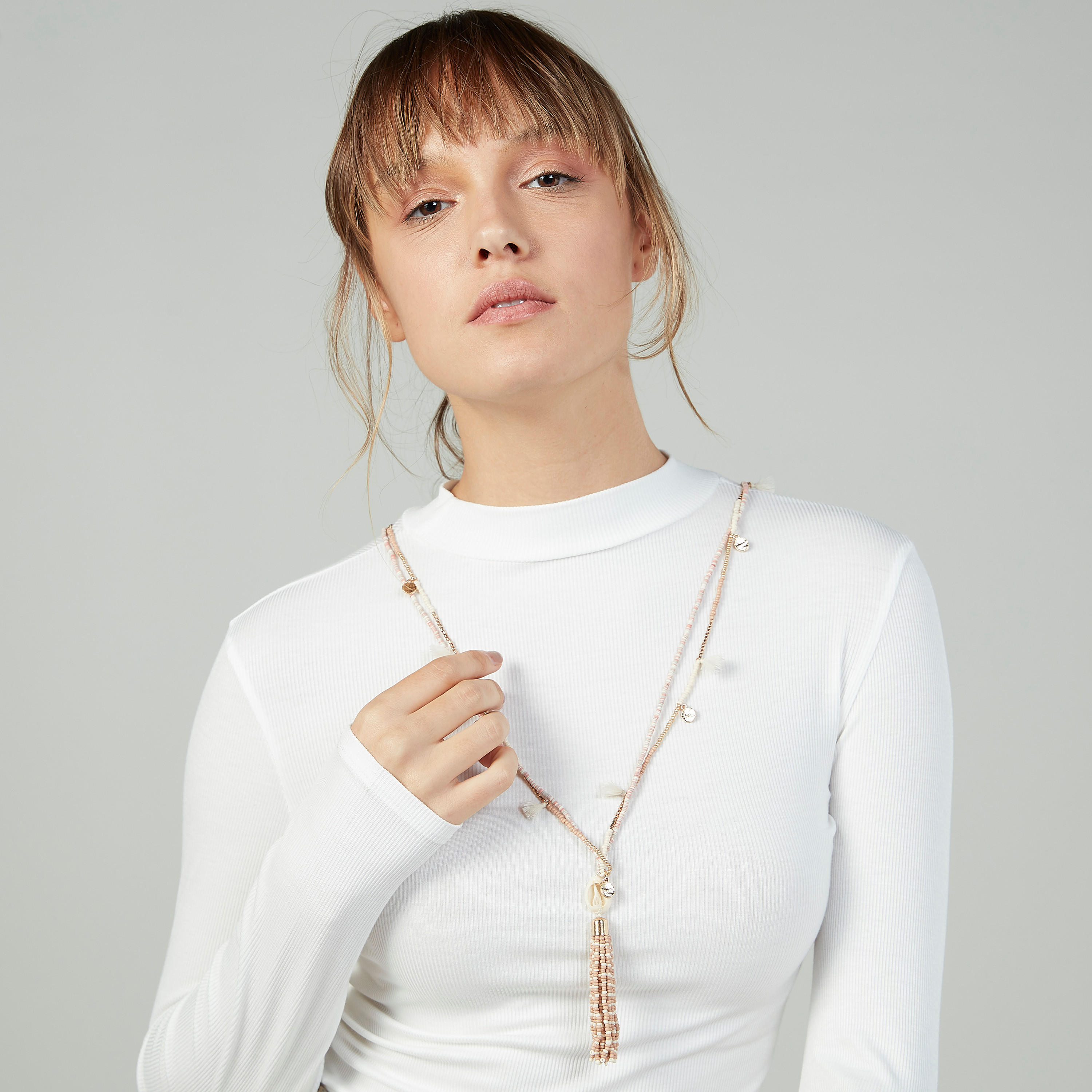 قلادة مزينة بالخرز ومشبك للإغلاق-women-watchesandjewellery-jewellery-necklacesandpendants-image-2
