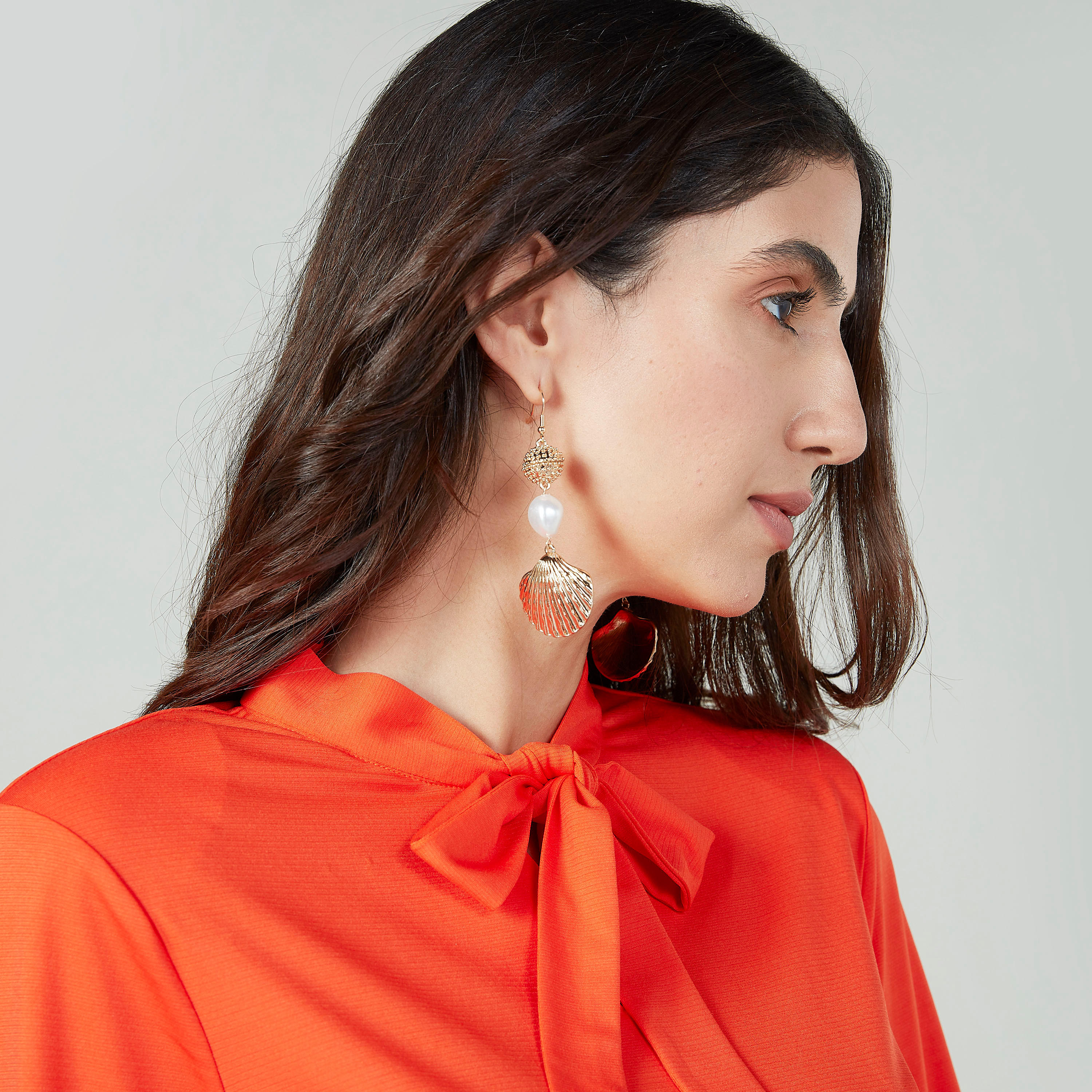 حلق مزيّن بدلاّية وخطّاف-women-watchesandjewellery-jewellery-earrings-image-2