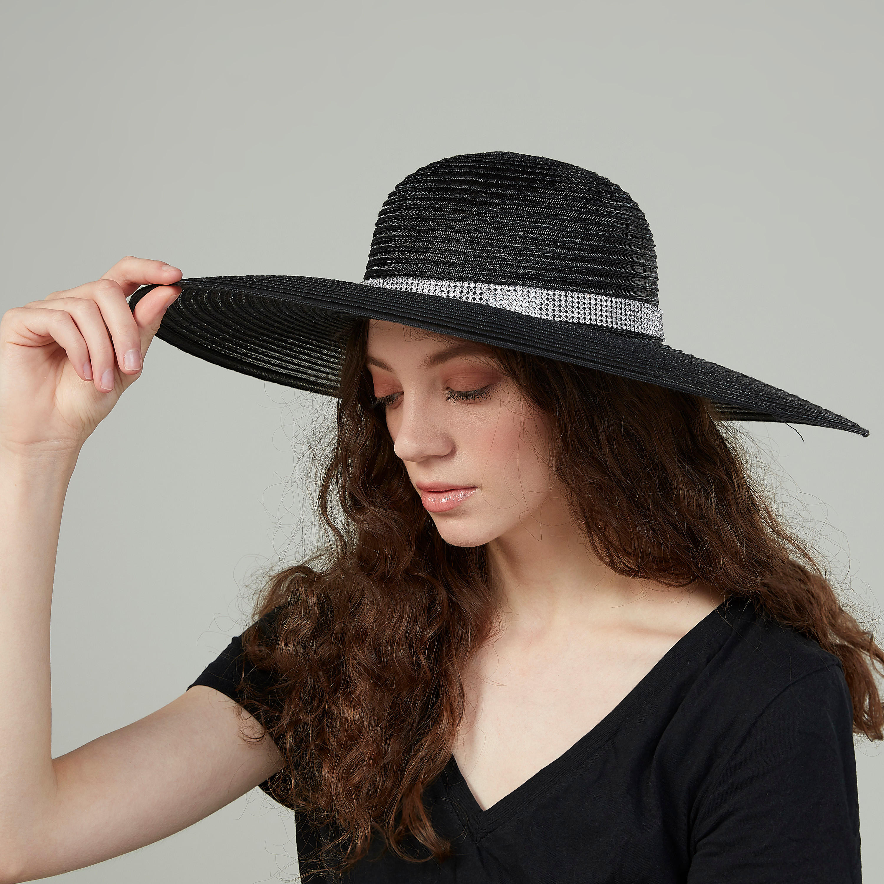قبّعة بارزة الملمس بتفاصيل مرصّعة-women-clothingaccessories-capsandhats-image-2