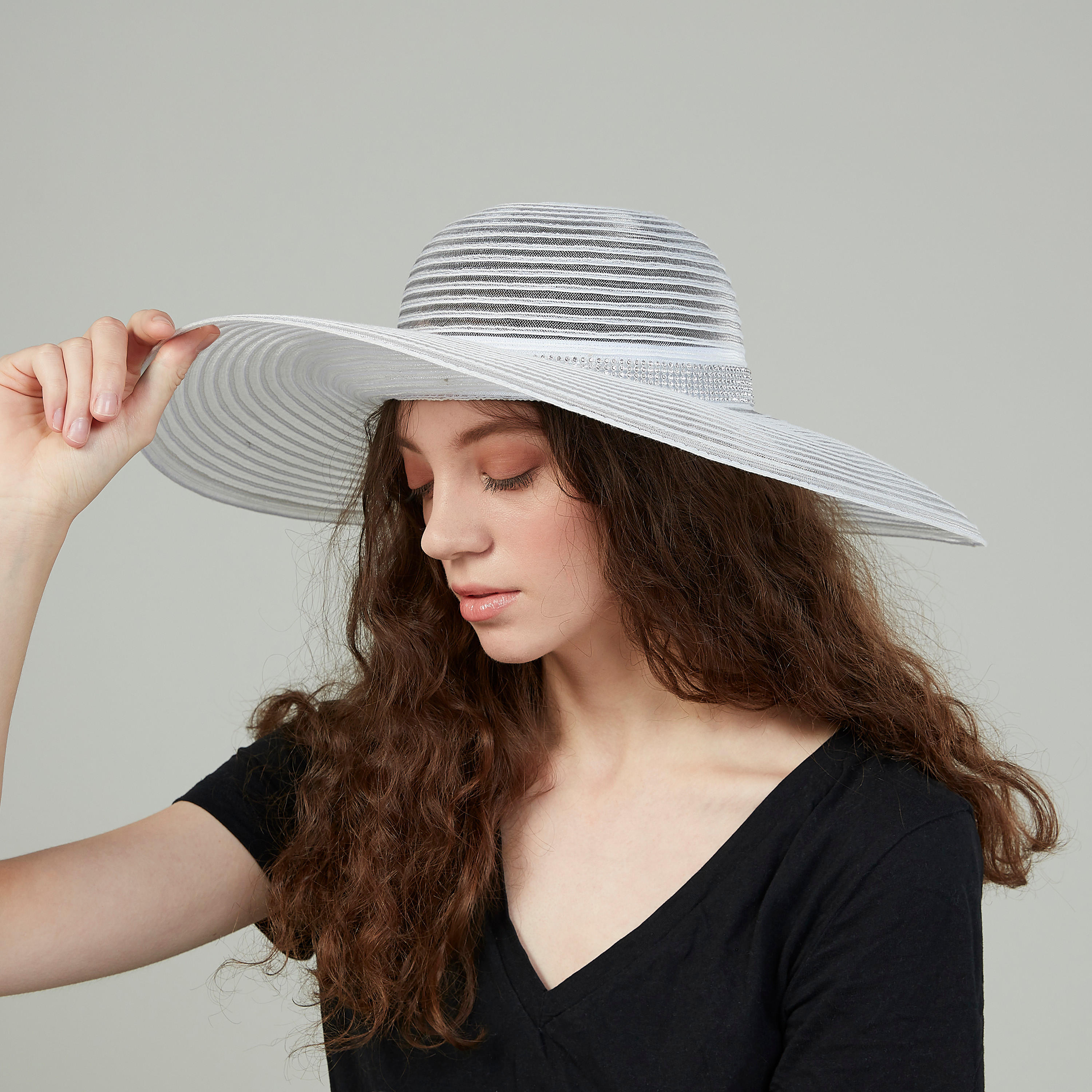 قبّعة بارزة الملمس بتفاصيل مرصّعة-women-clothingaccessories-capsandhats-image-2