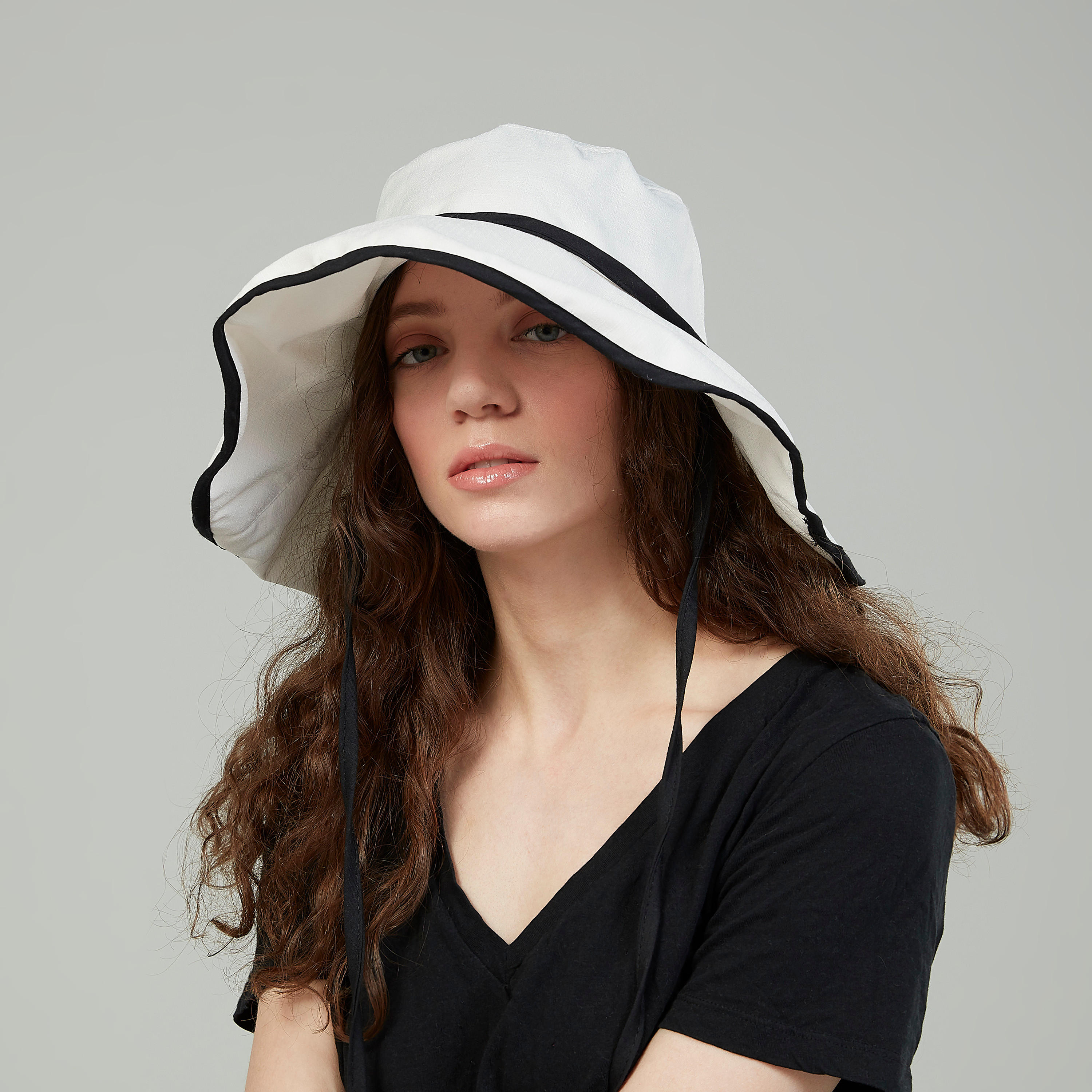قبعة سادة بأربطة-women-clothingaccessories-capsandhats-image-2