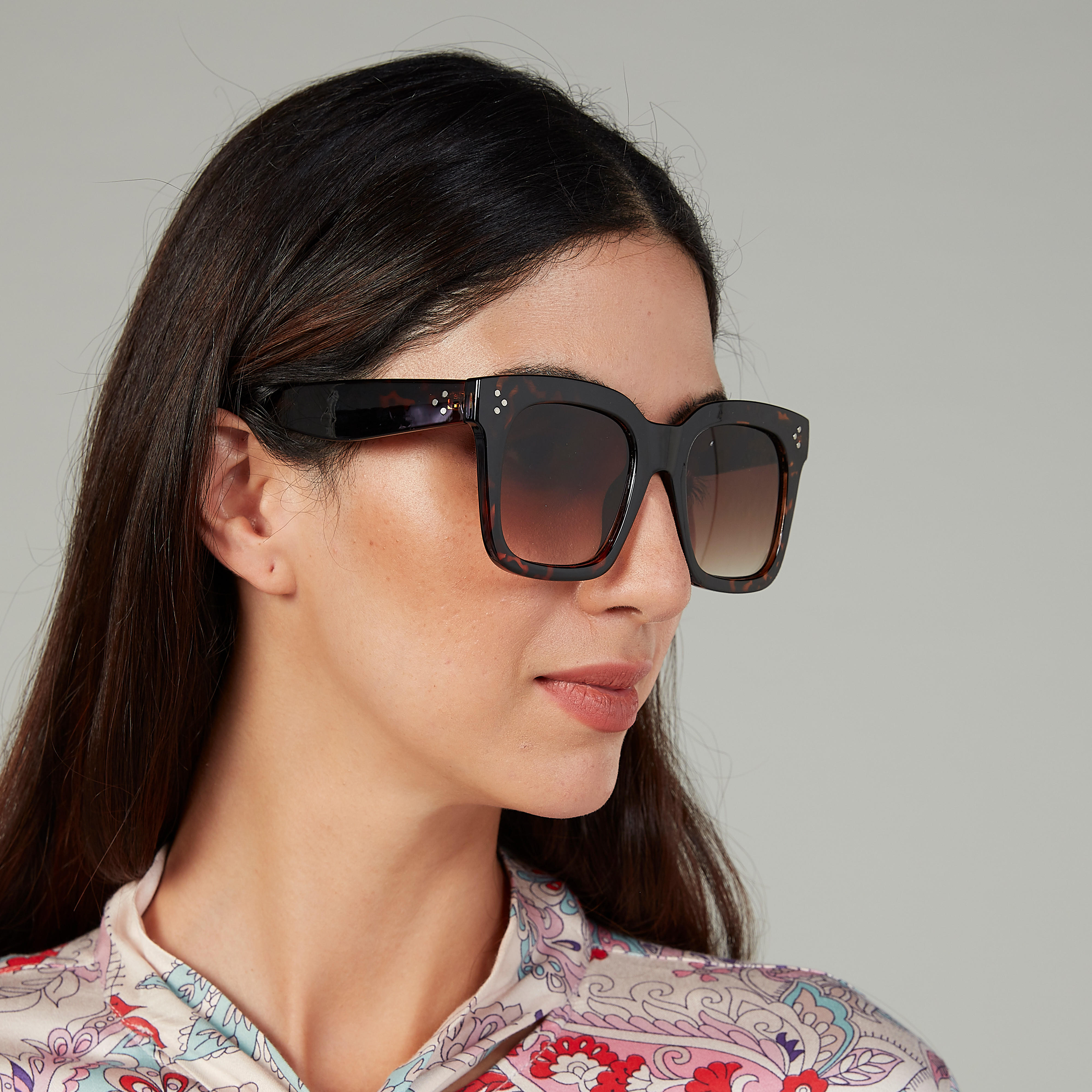 نظّارة شمسية واي فيرار بإطار كامل ووسادات أنف وطبعات-women-sunglasses-image-2