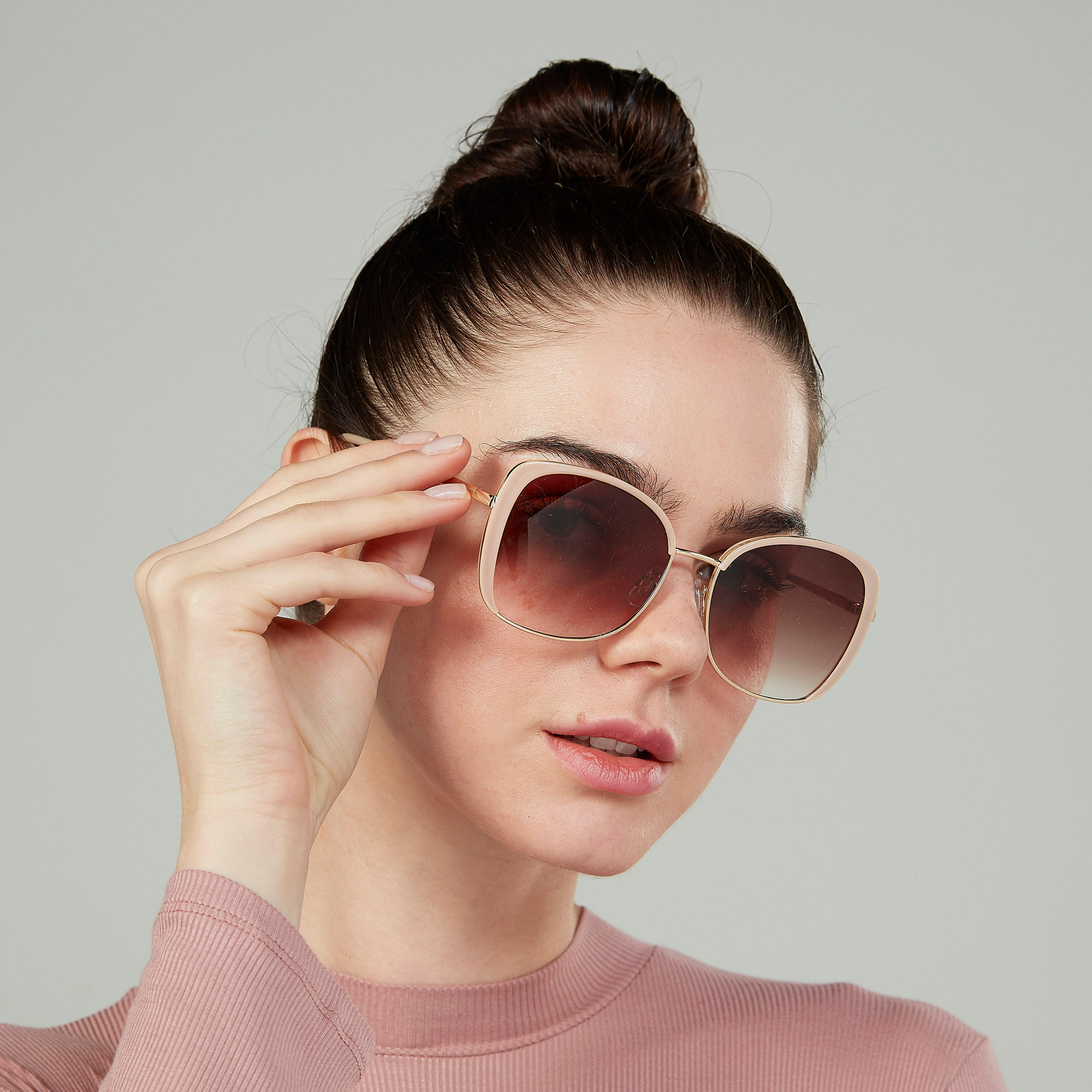 نظّارة شمسية واي فيرار بإطار كامل ووسادات أنف-women-sunglasses-image-2