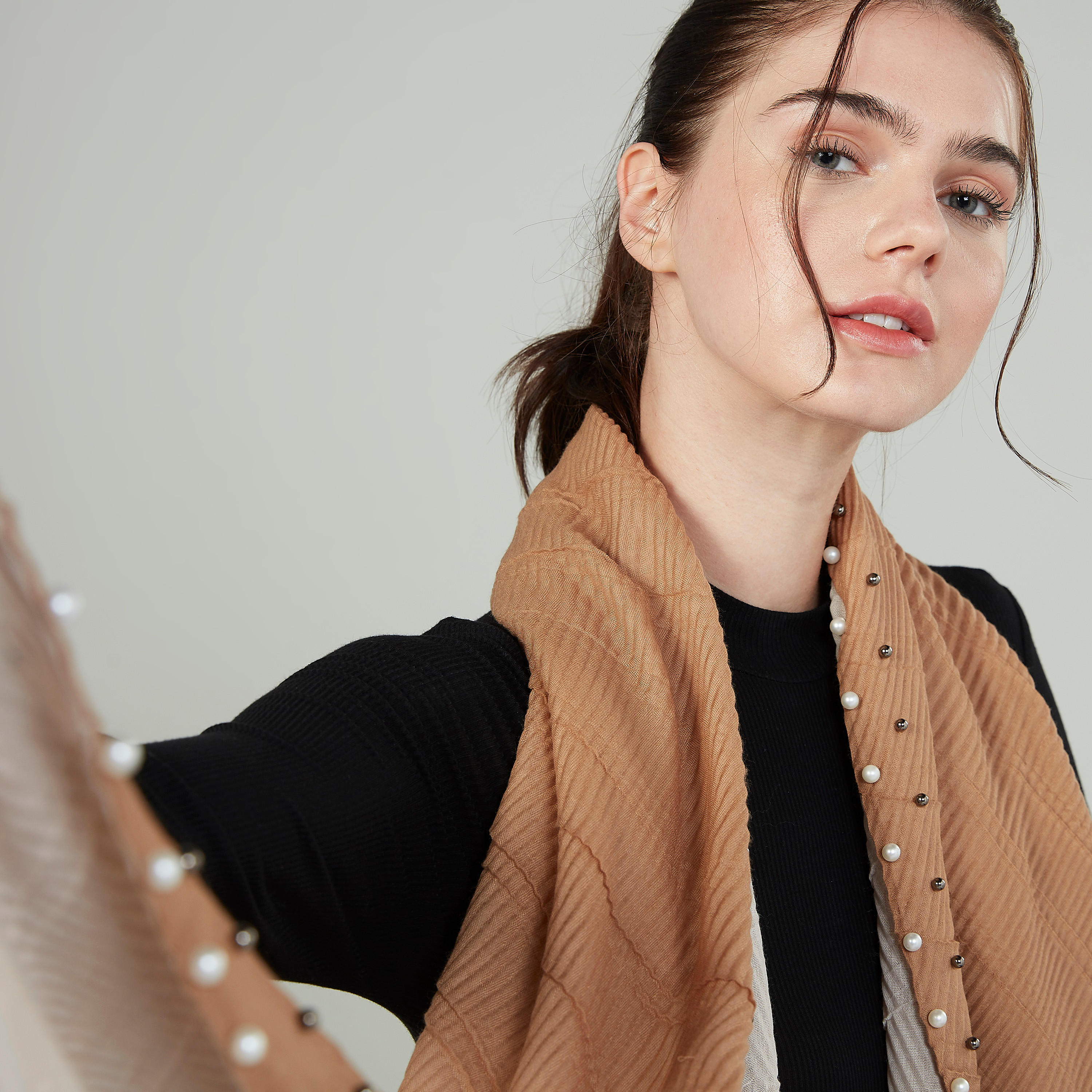 وشاح مزيّن-women-clothingaccessories-scarves-image-2