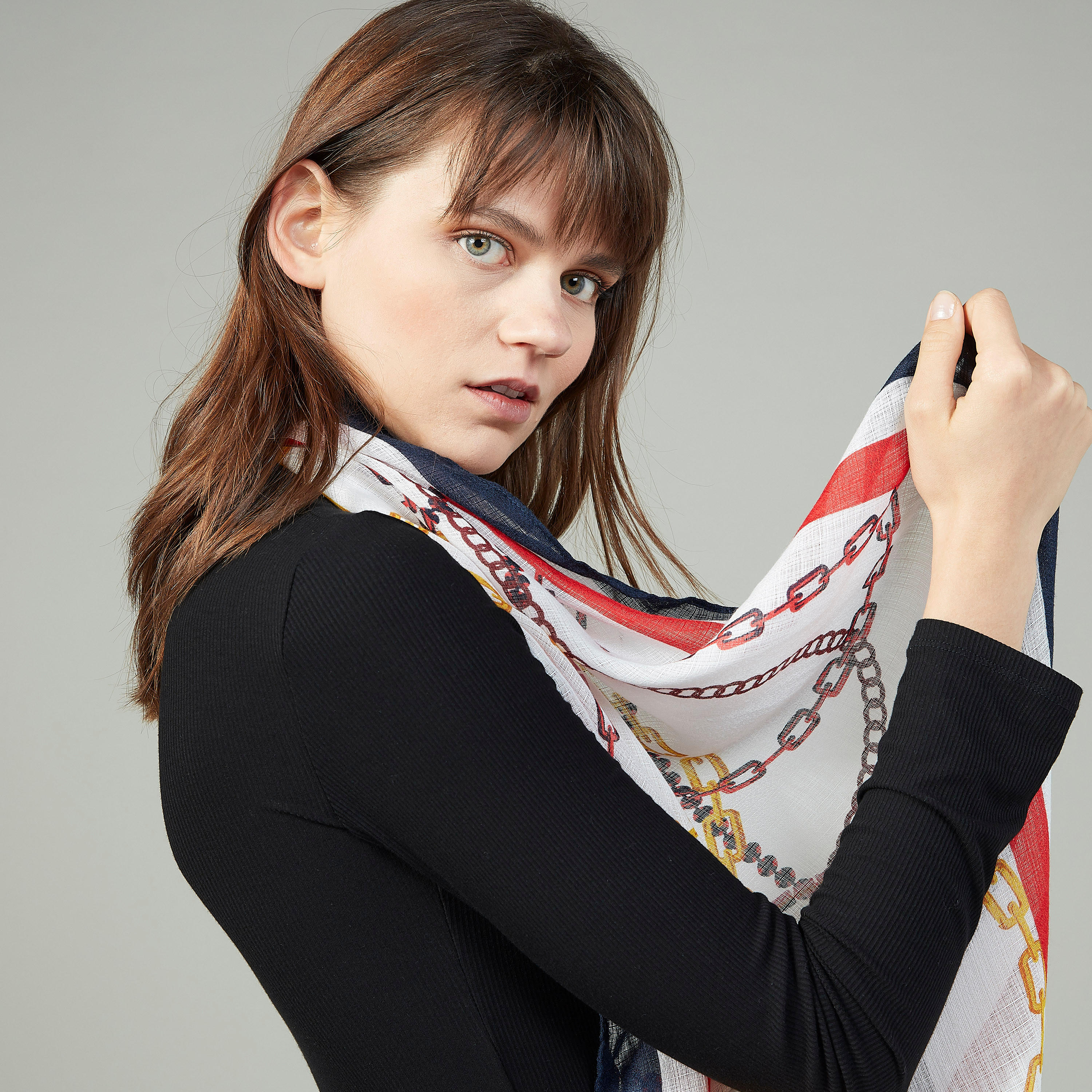وشاح بطبعات وشراشيب-women-clothingaccessories-scarves-image-2