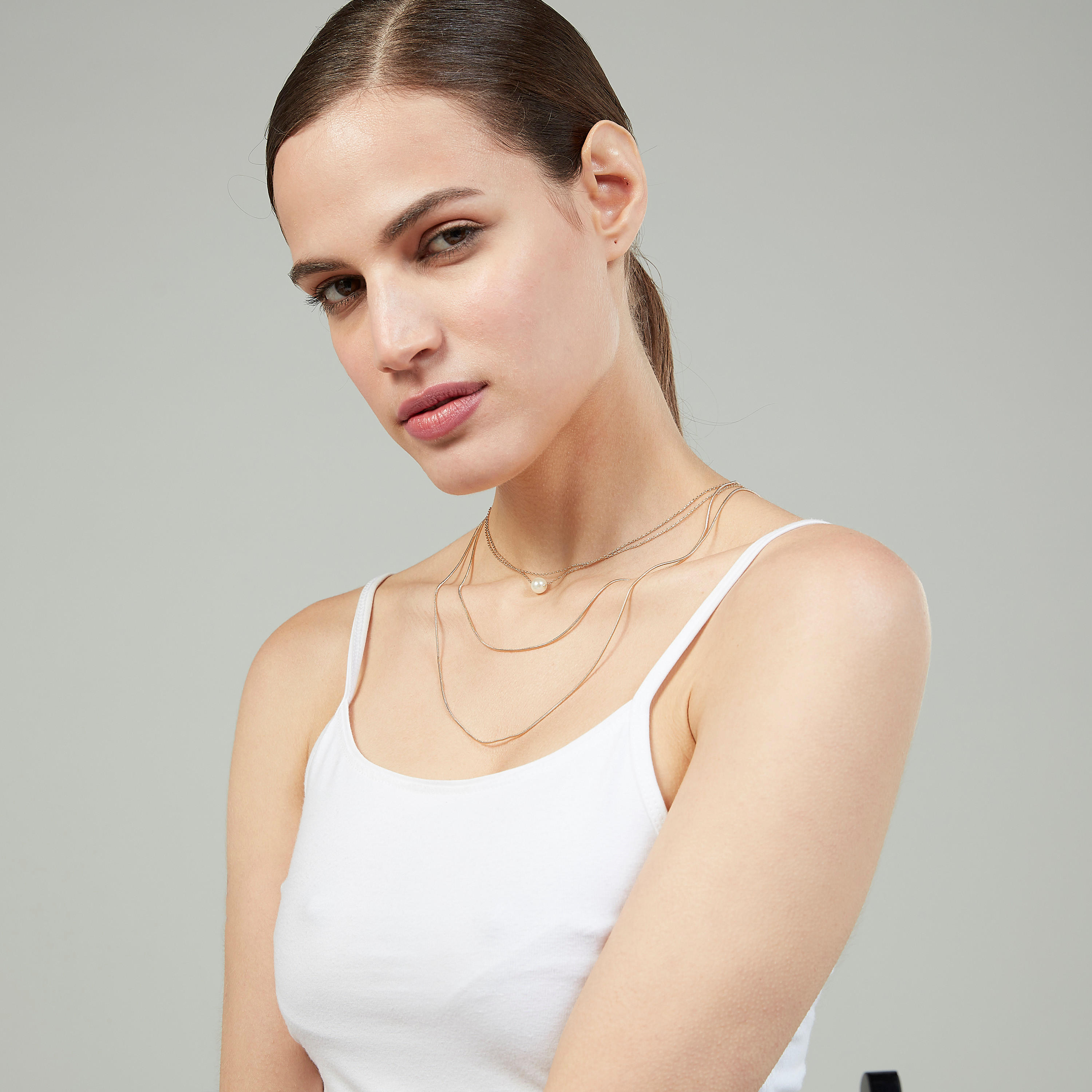 عقد مزيّن متعدّد الطبقات بمشبك إغلاق-women-watchesandjewellery-jewellery-necklacesandpendants-image-2