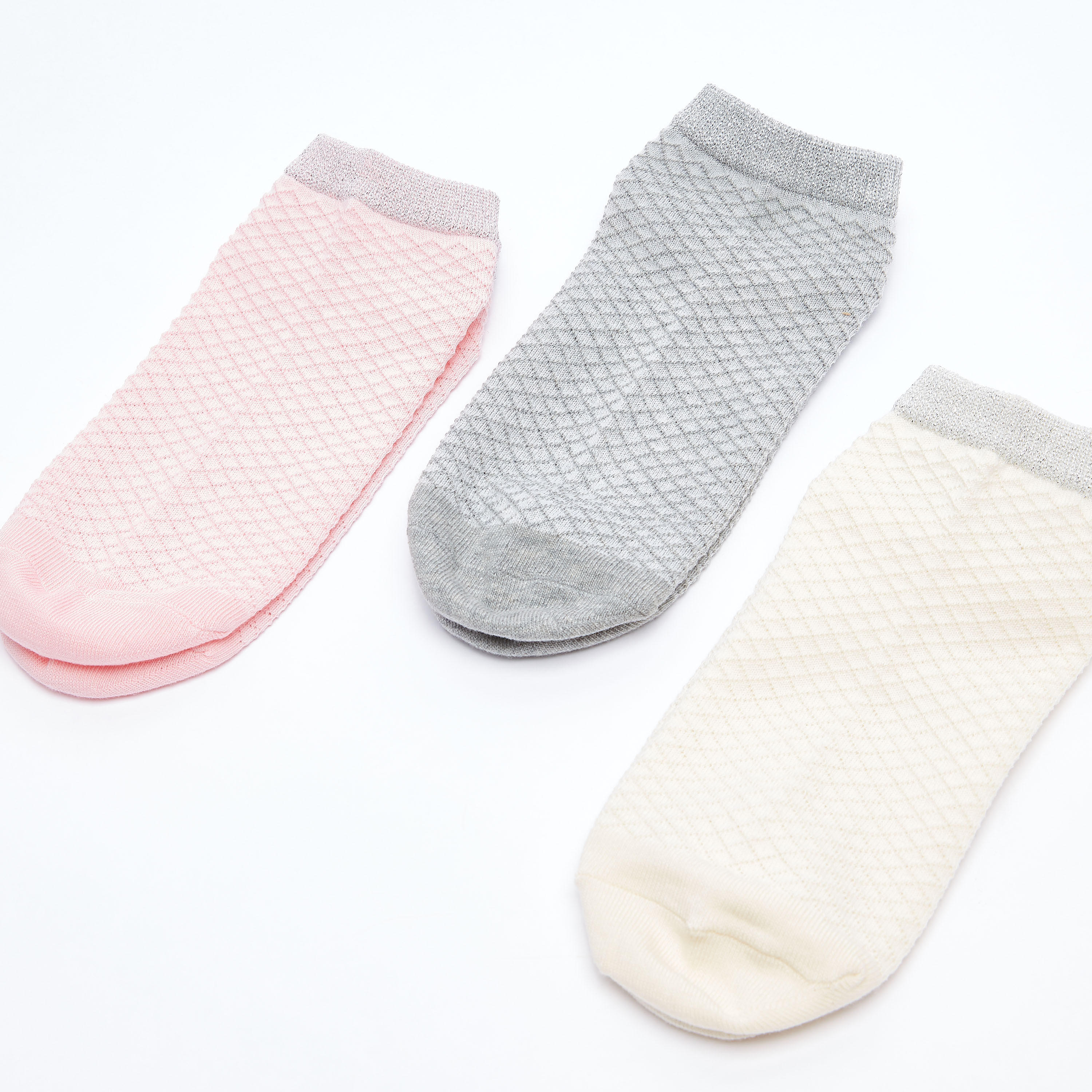 جوارب متنوعة بطول الكاحل وحواف مطّاطية - طقم من 3 أزواج-women-socksandstockings-image-1