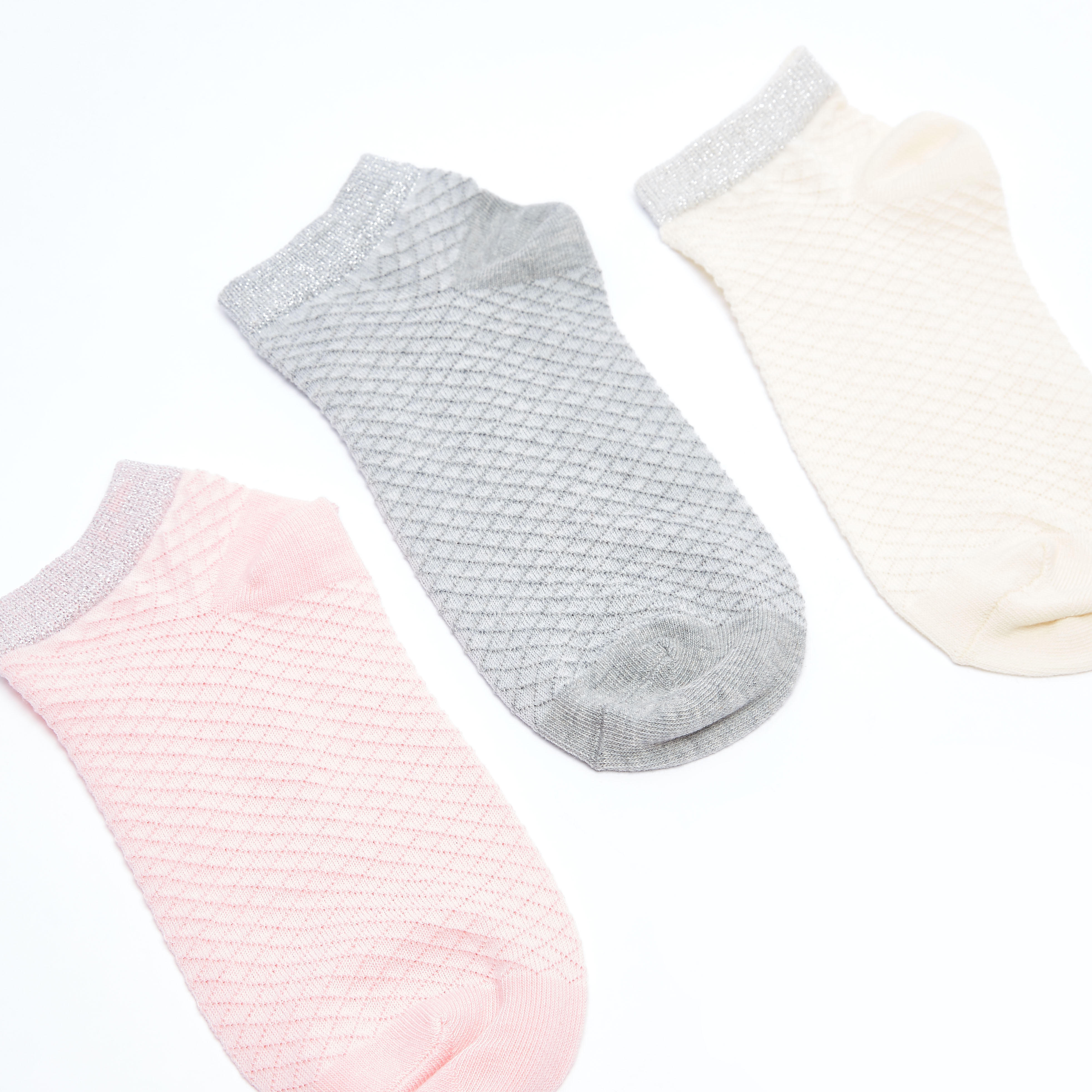 جوارب متنوعة بطول الكاحل وحواف مطّاطية - طقم من 3 أزواج-women-socksandstockings-image-3