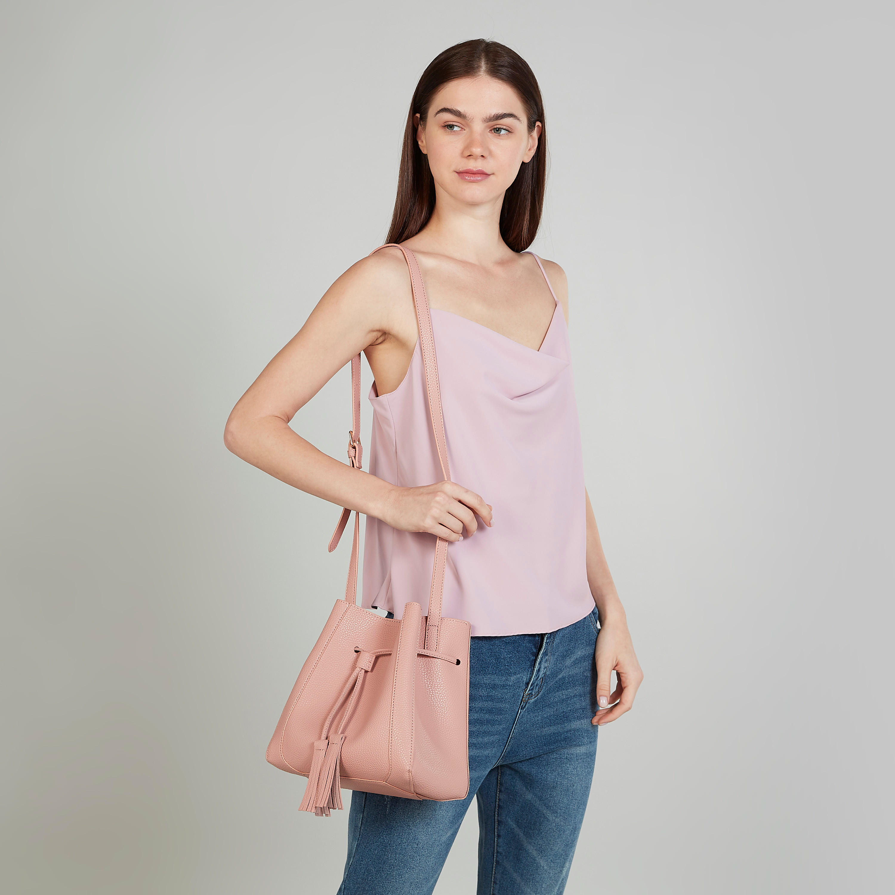 حقيبة يد بارزة الملمس برباط إغلاق-women-bagsandwallets-handbags-image-3