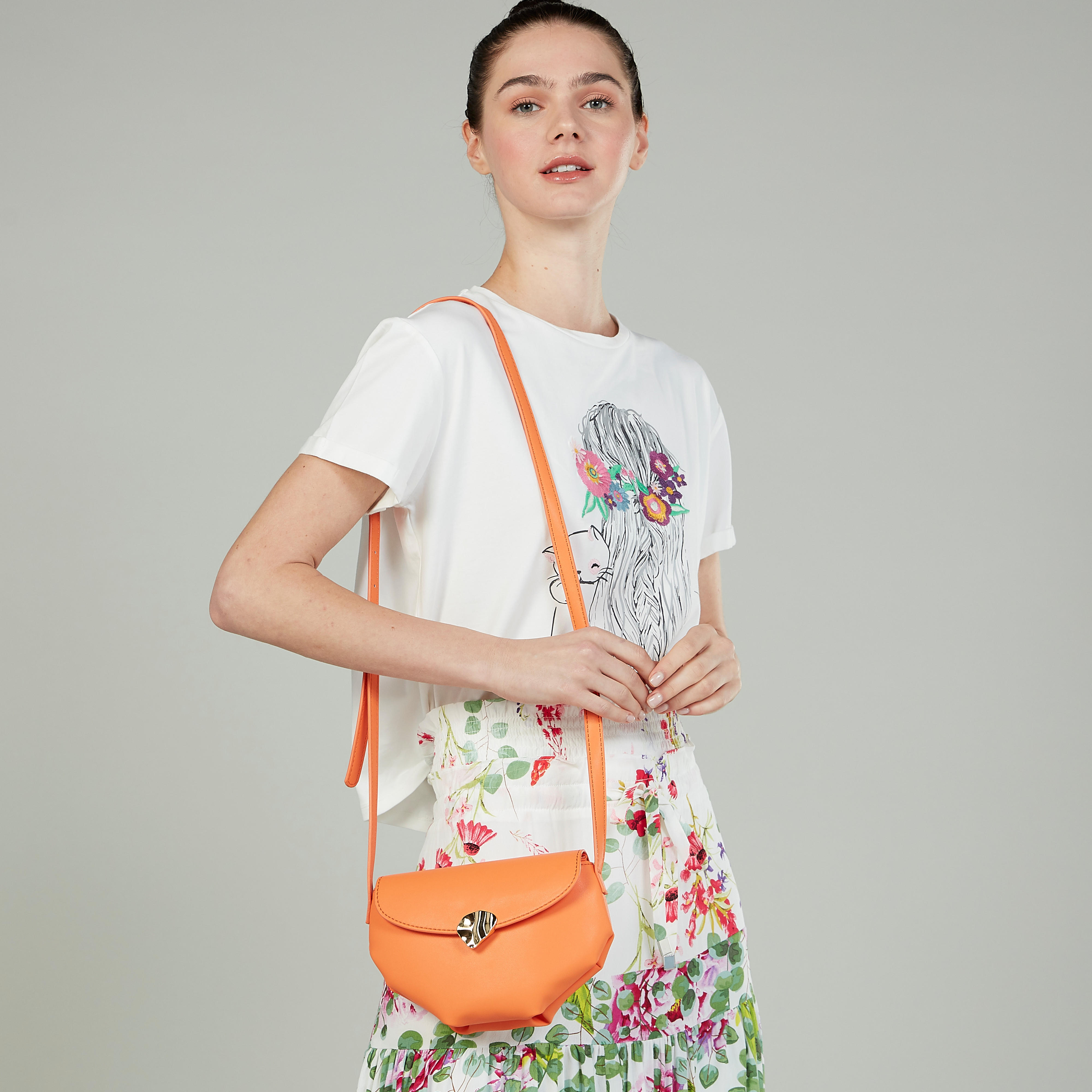شنطة كروس بودي سادة  بزر إغلاق مغناطيسي وحمّالة قابلة للتعديل-women-bagsandwallets-handbags-image-2