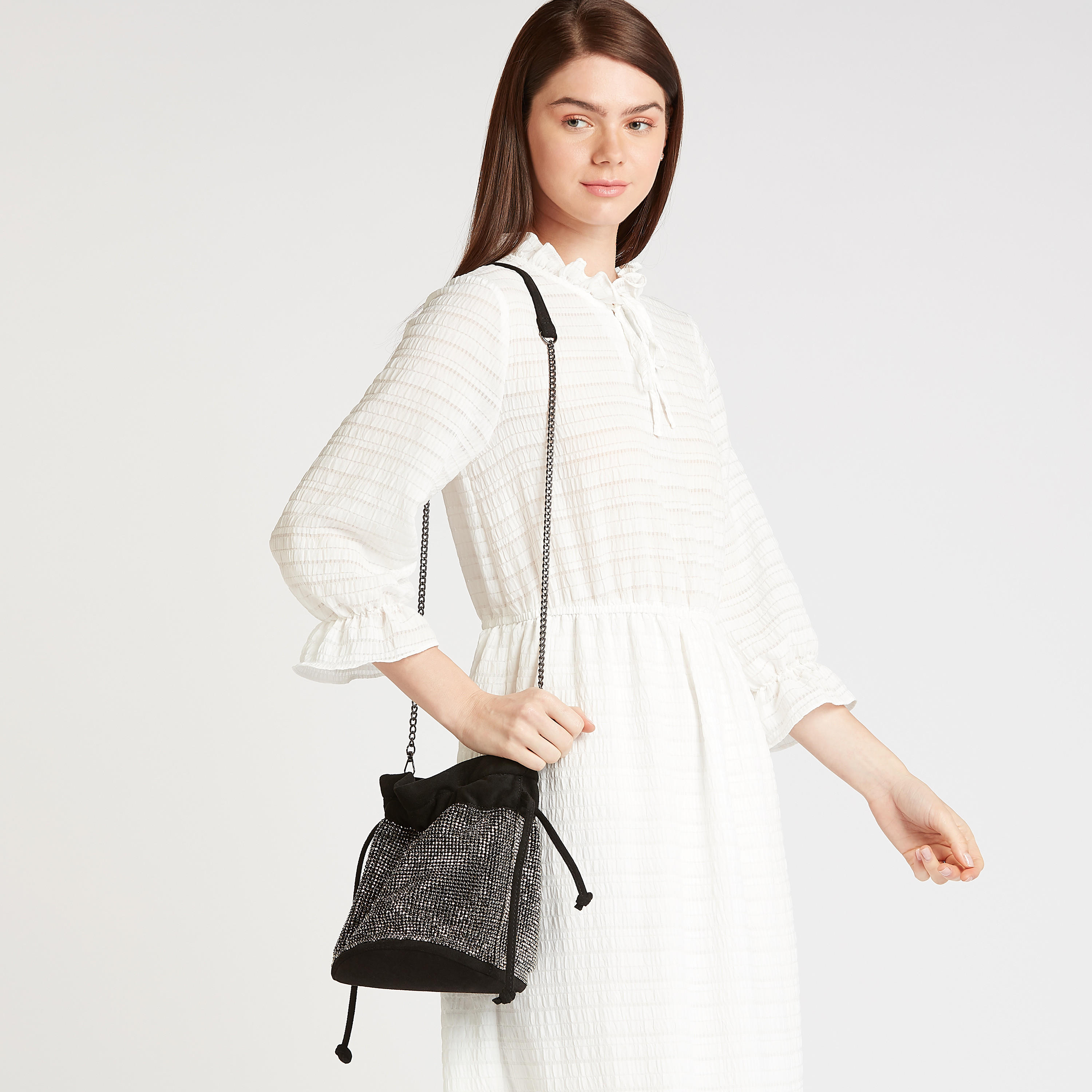 شنطة كتف مرصّعة بسلسلة ميتاليك قابلة للفصل وأربطة-women-bagsandwallets-handbags-image-4