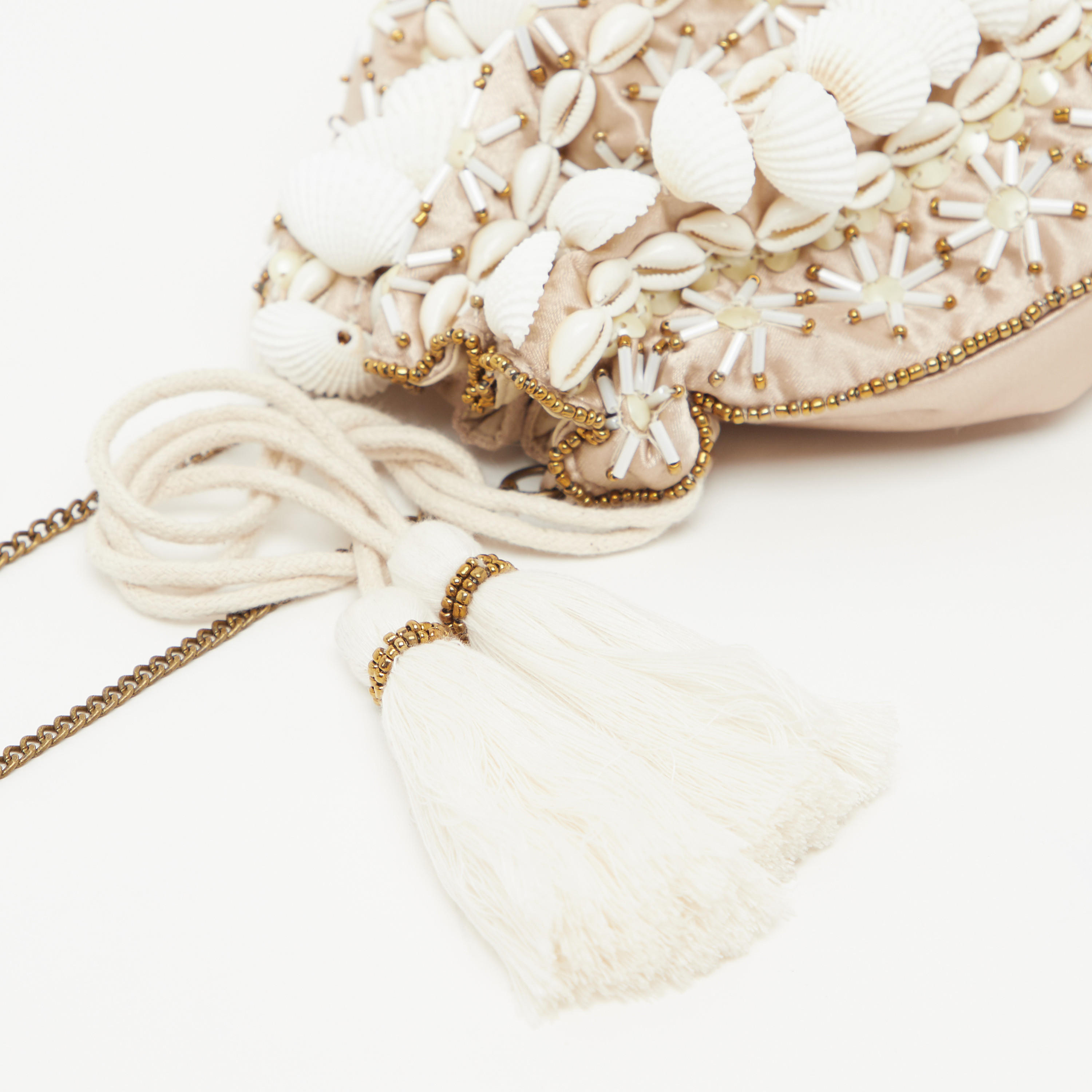 شنطة دلو مزيّن بسلسلة ميتاليك برباط إغلاق-women-bagsandwallets-handbags-image-1