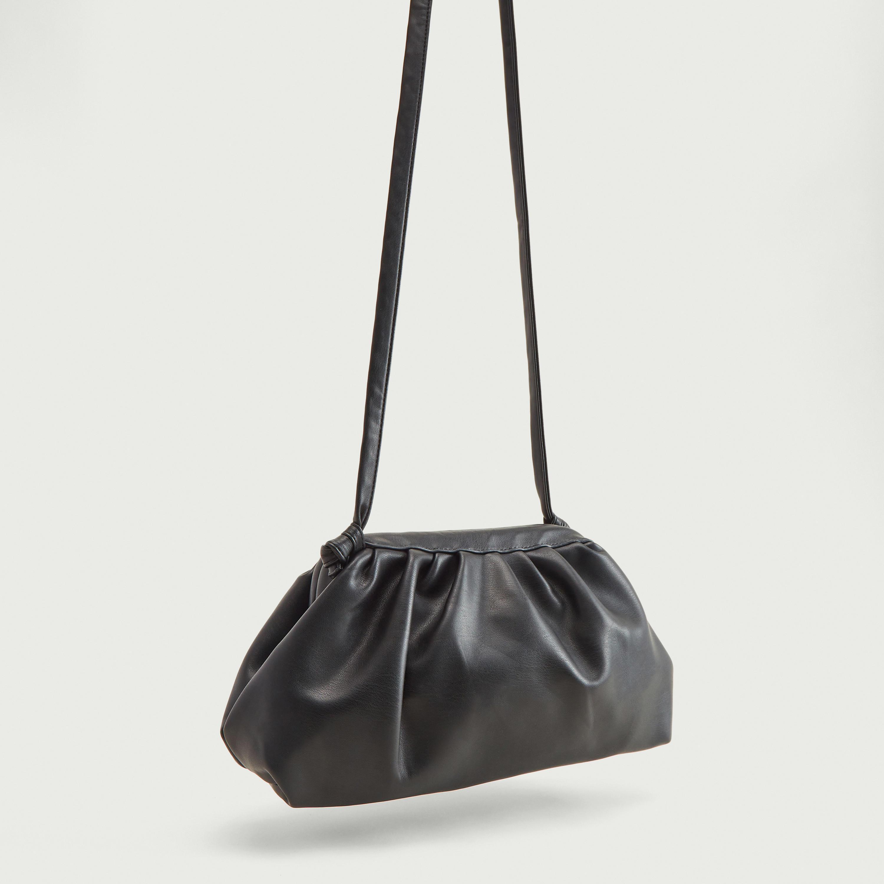 شنطة كتف سادة بقفل ميتاليك-women-bagsandwallets-handbags-image-4