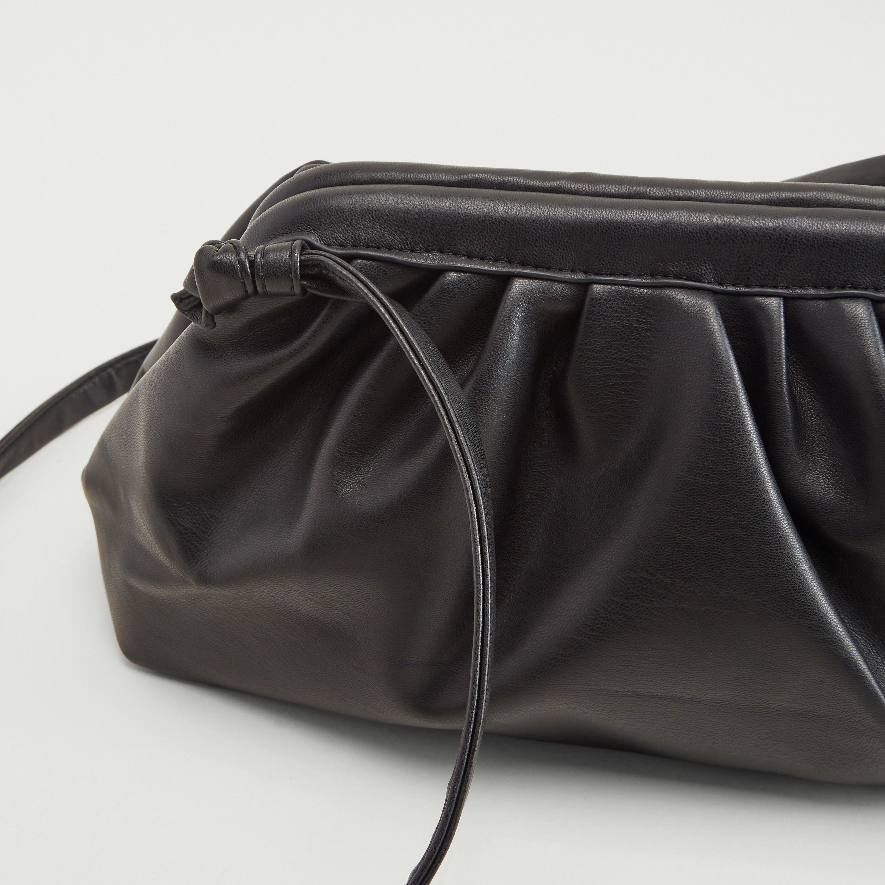 شنطة كتف سادة بقفل ميتاليك-women-bagsandwallets-handbags-image-2