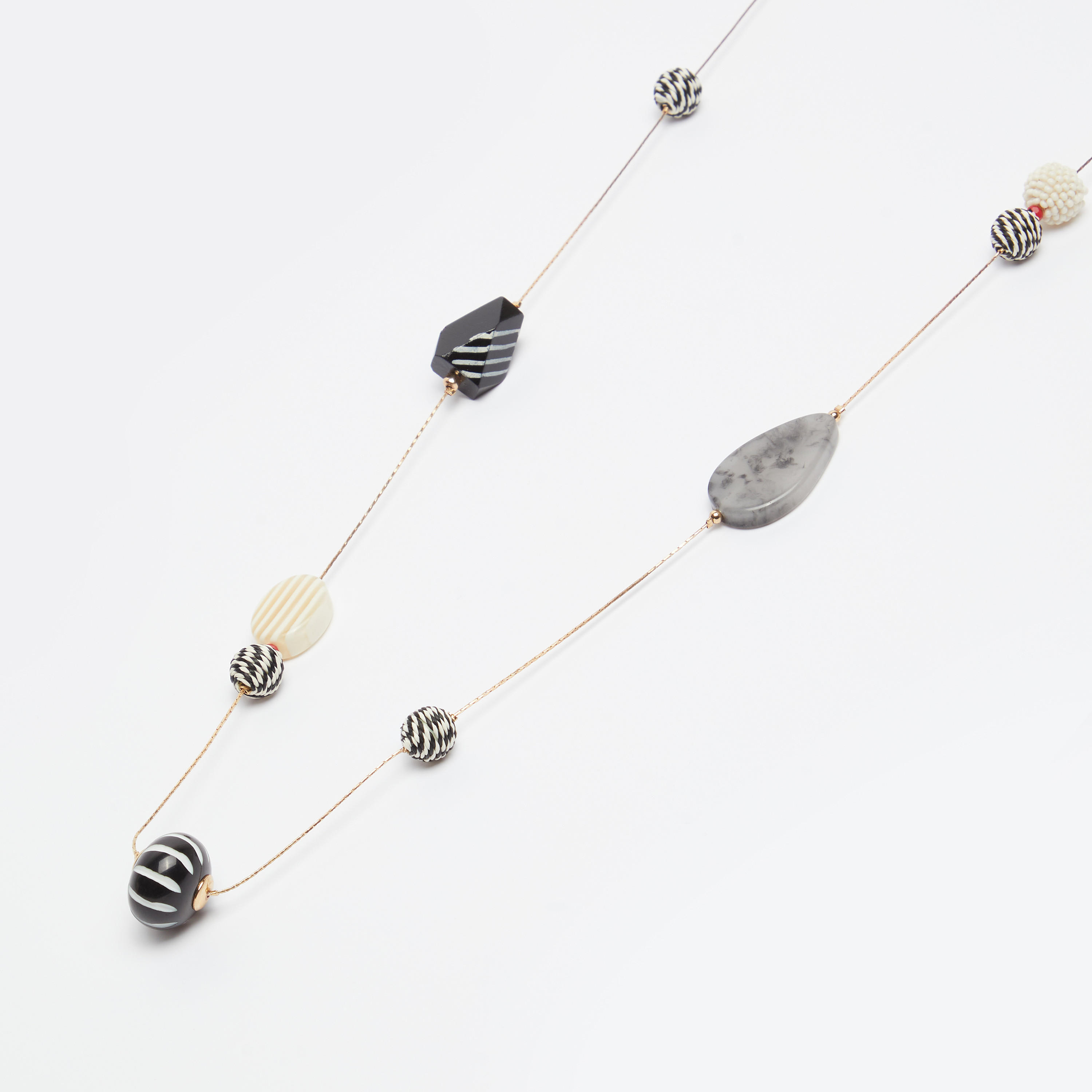 عقد مزيّن بمشبك إغلاق-women-watchesandjewellery-jewellery-necklacesandpendants-image-2