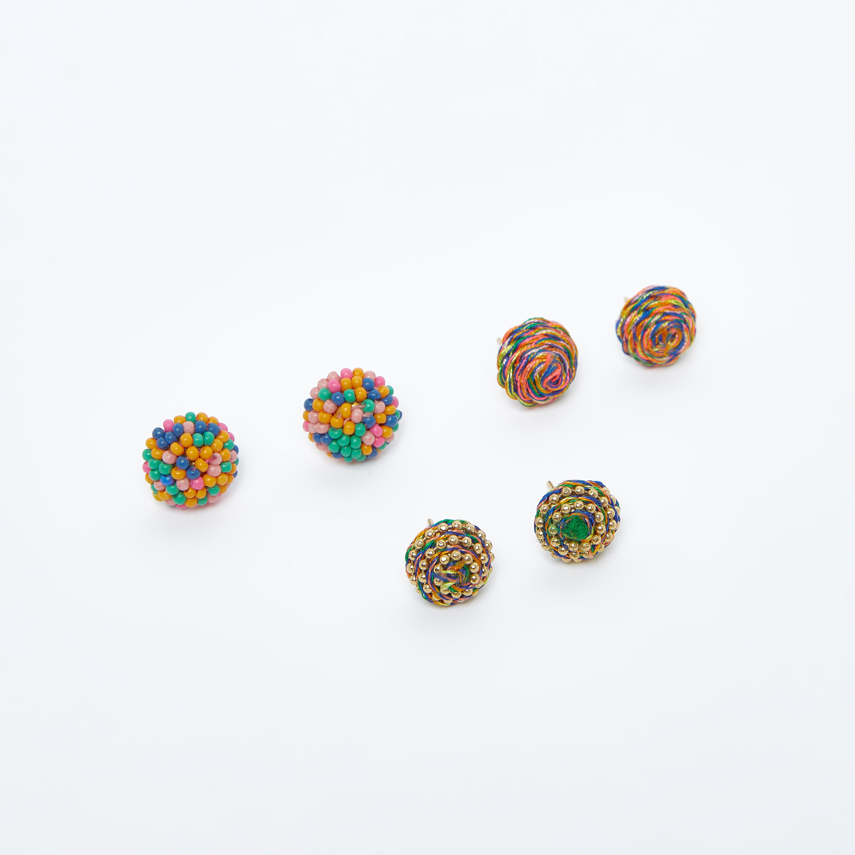 حلقان بألوان متنوعة ومكبس إغلاق خلفي - طقم من 3 أزواج-women-watchesandjewellery-jewellery-earrings-image-3