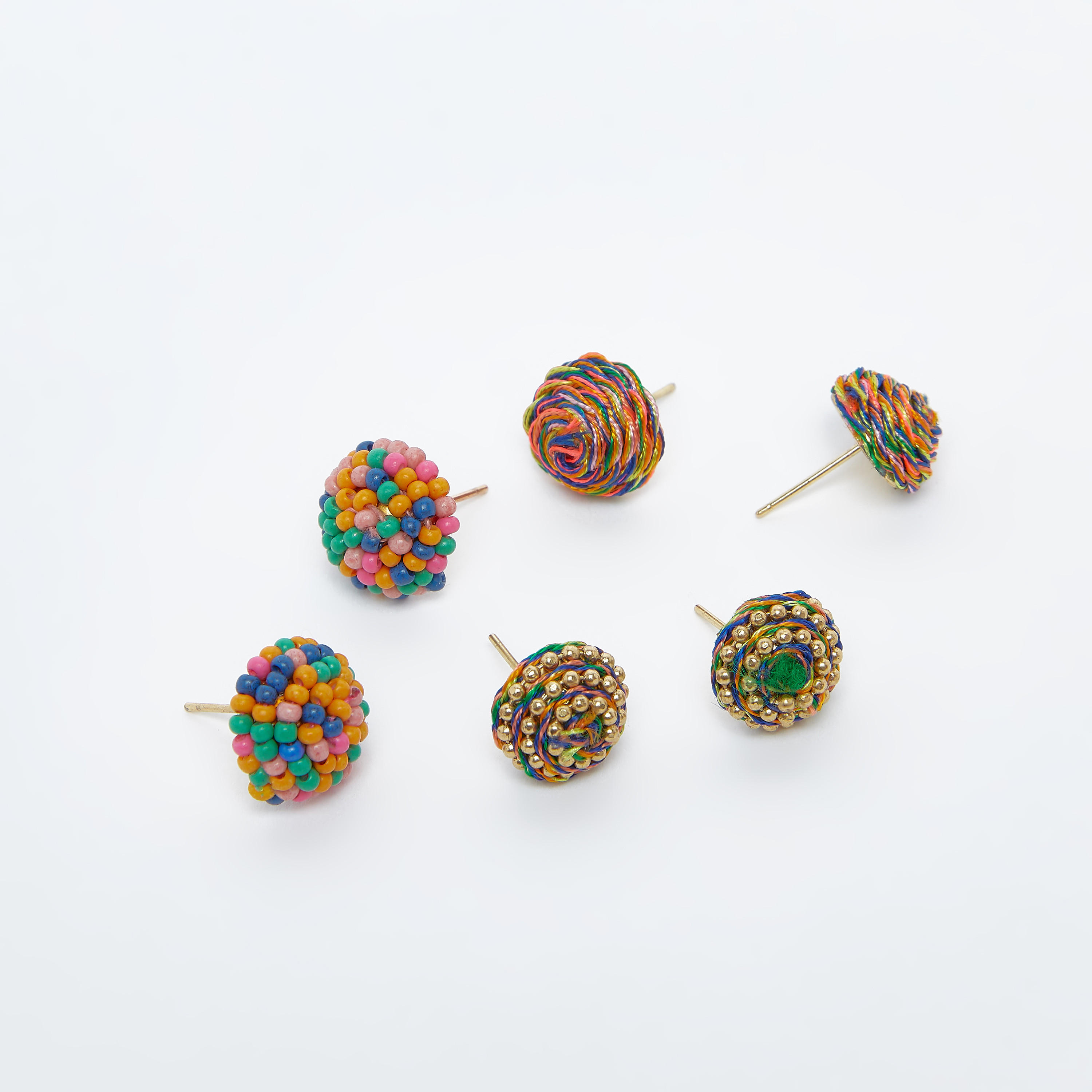 حلقان بألوان متنوعة ومكبس إغلاق خلفي - طقم من 3 أزواج-women-watchesandjewellery-jewellery-earrings-image-2