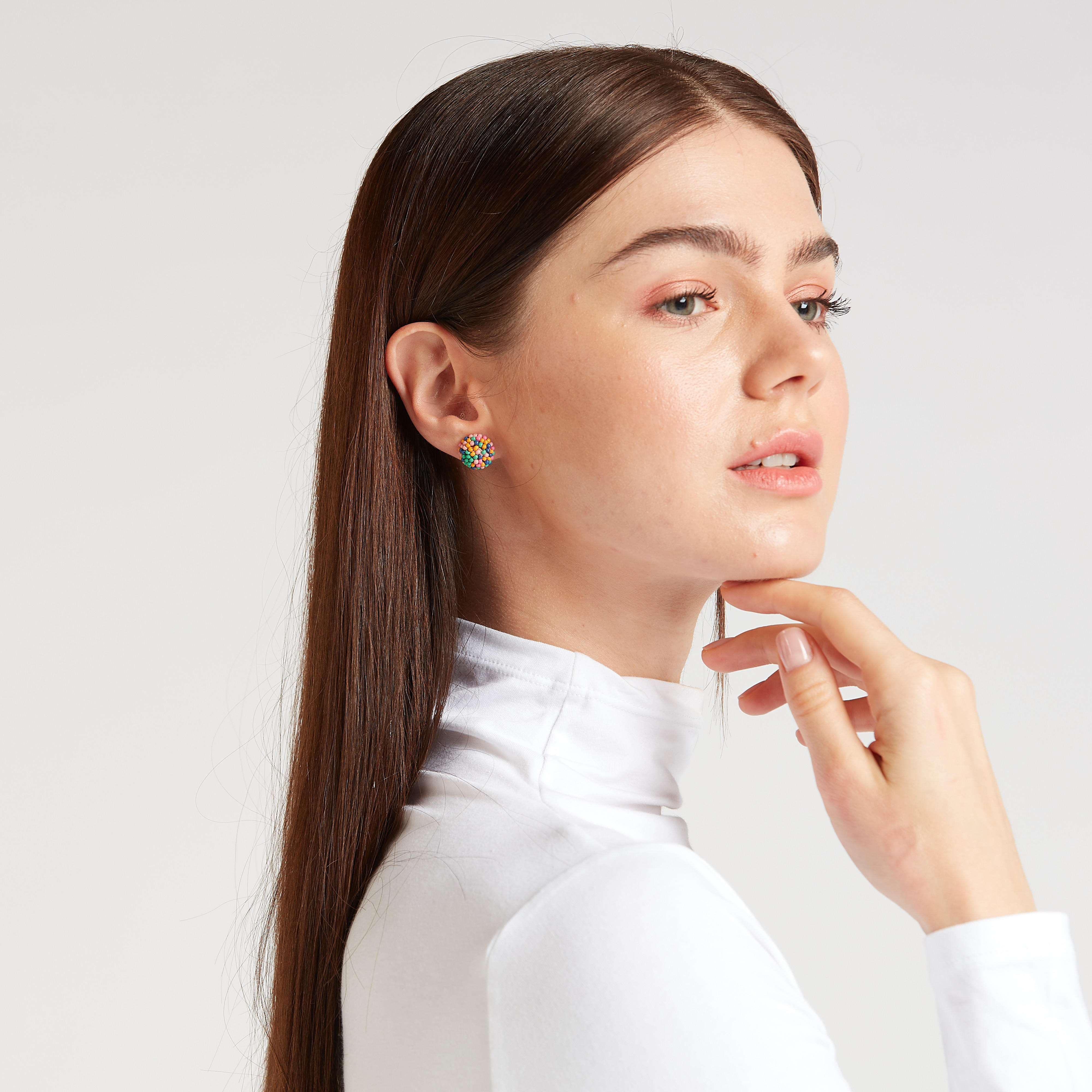 حلقان بألوان متنوعة ومكبس إغلاق خلفي - طقم من 3 أزواج-women-watchesandjewellery-jewellery-earrings-image-1