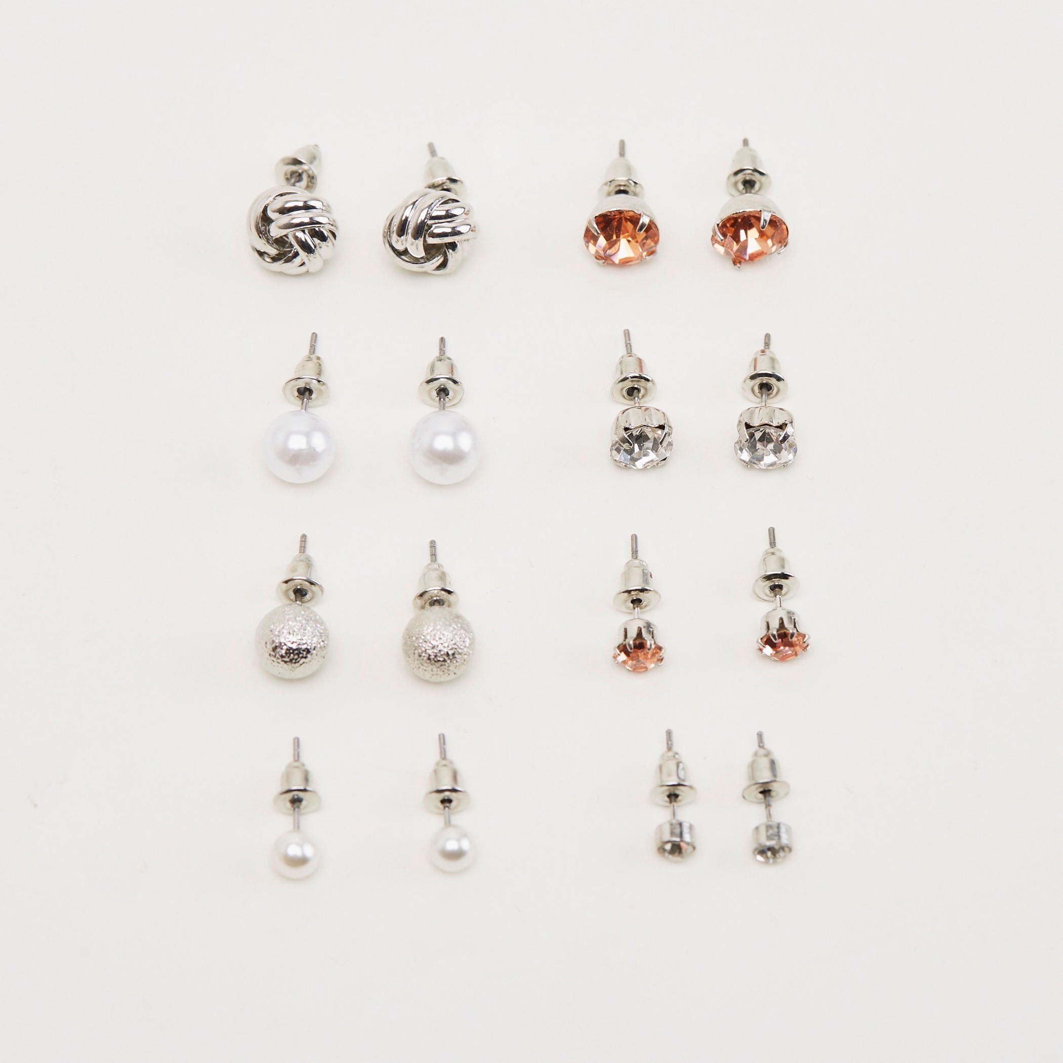 حلقان متنوعة مرصّعة بمكبس إغلاق - طقم من 8-women-watchesandjewellery-jewellery-earrings-image-1