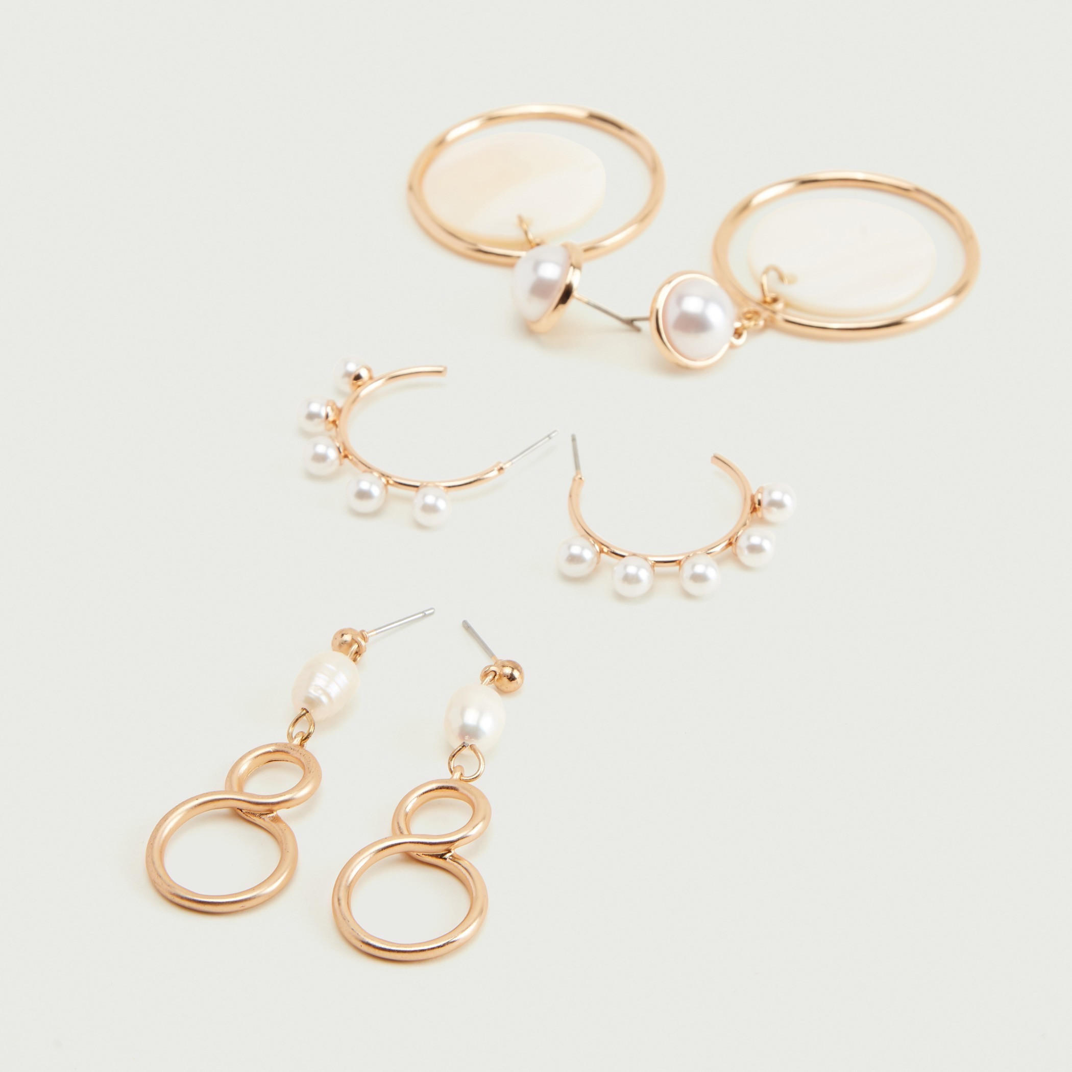 حلقان متدلية بتفاصيل لؤلؤ و مكبس إغلاق - طقم من 3 أزواج-women-watchesandjewellery-jewellery-earrings-image-2