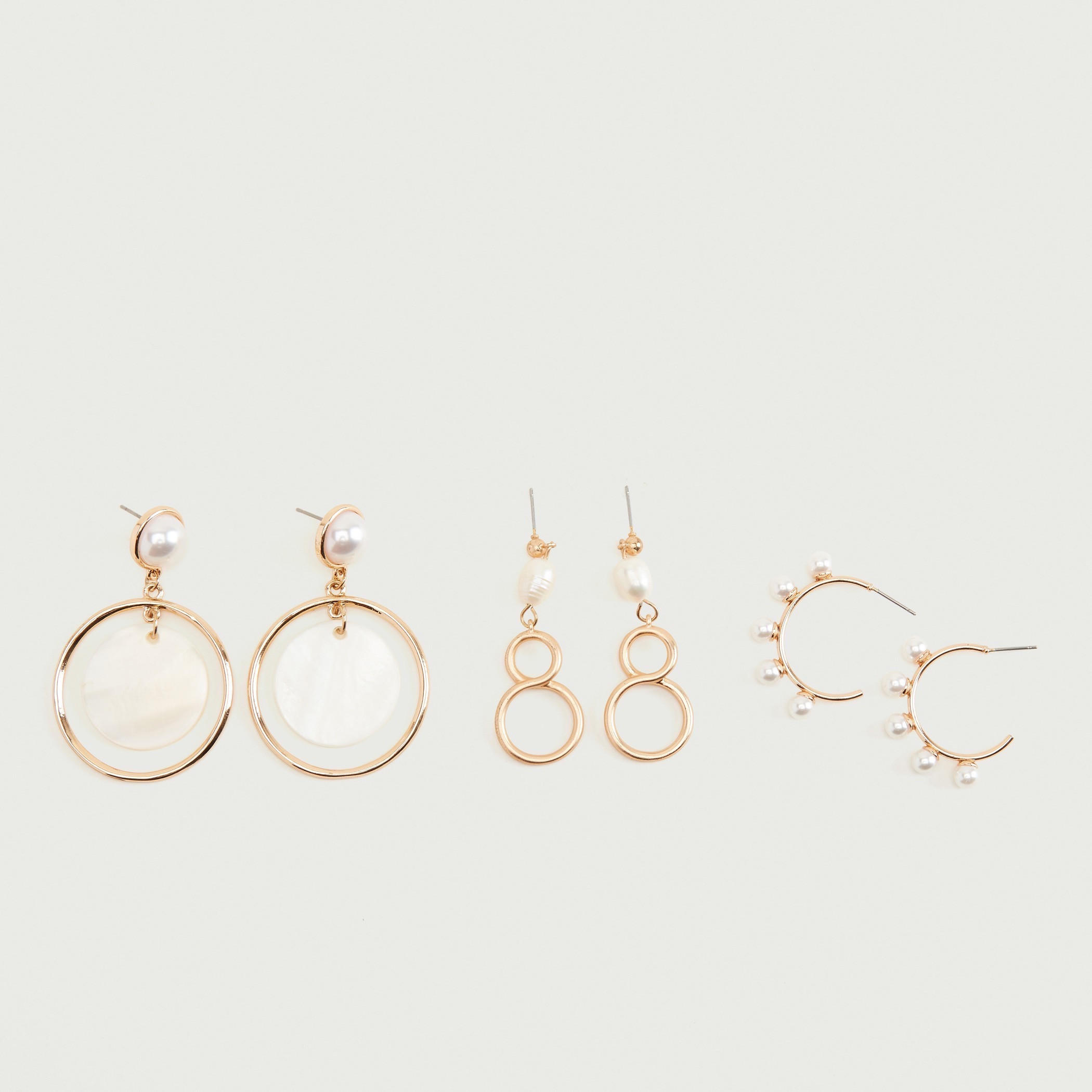 حلقان متدلية بتفاصيل لؤلؤ و مكبس إغلاق - طقم من 3 أزواج-women-watchesandjewellery-jewellery-earrings-image-3