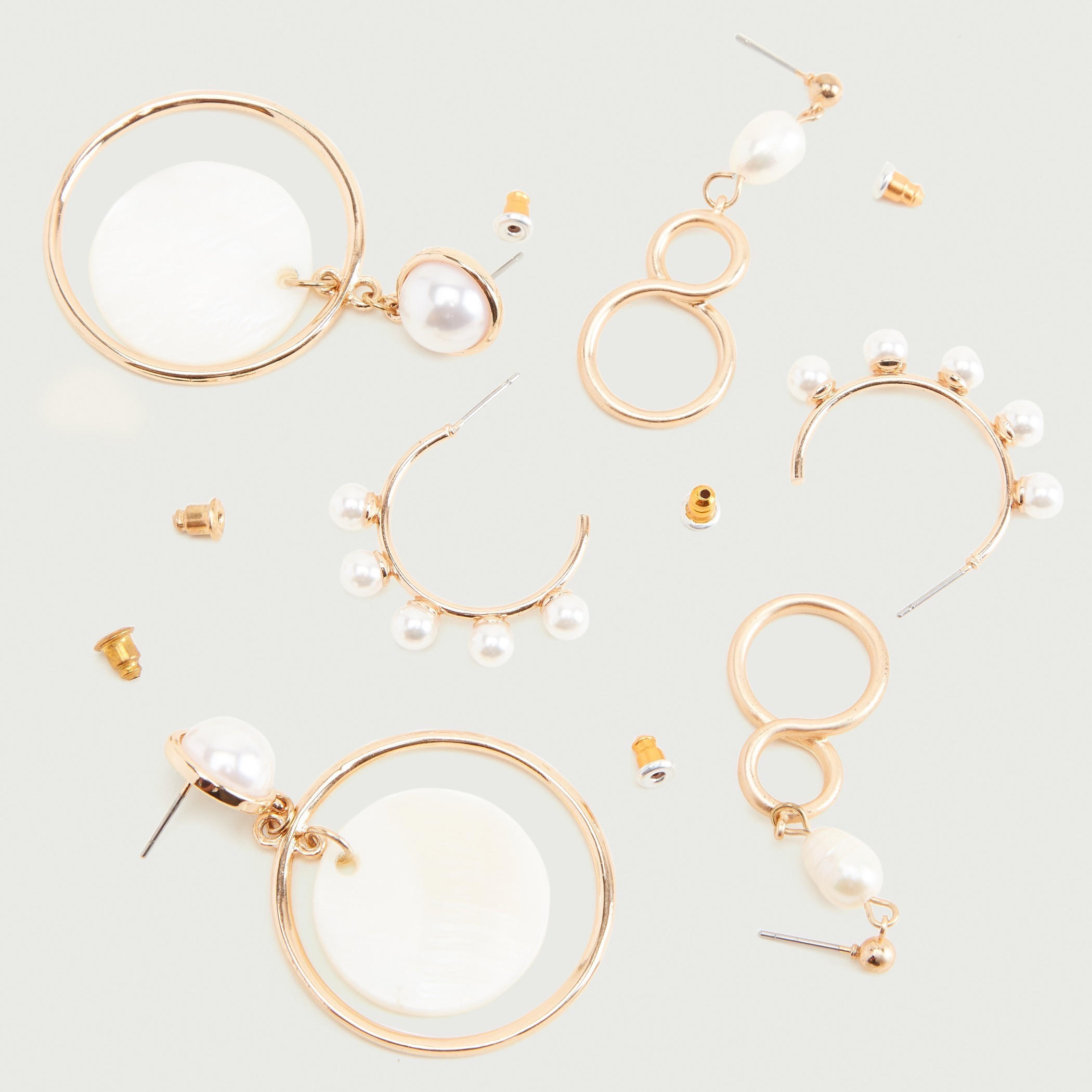حلقان متدلية بتفاصيل لؤلؤ و مكبس إغلاق - طقم من 3 أزواج-women-watchesandjewellery-jewellery-earrings-image-4