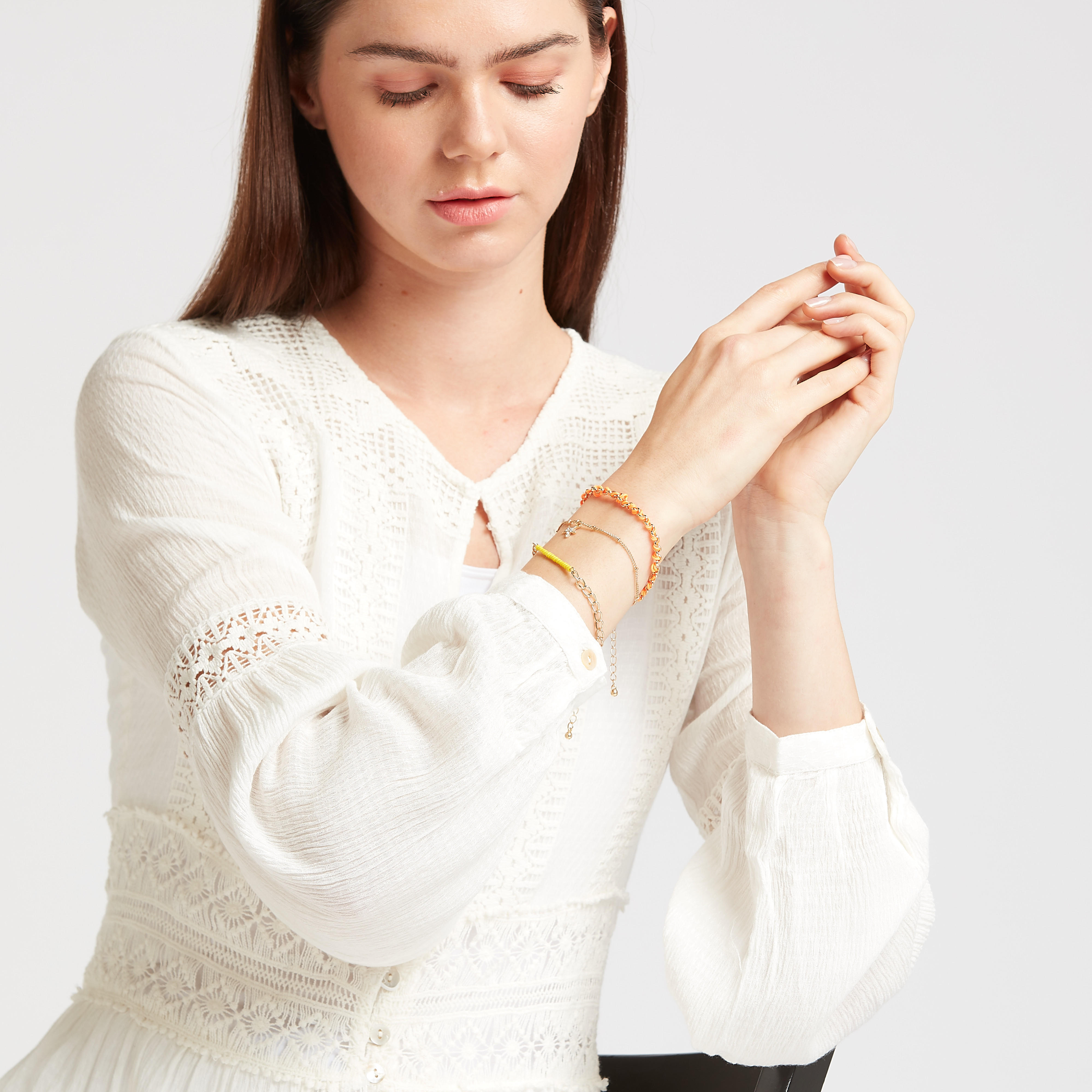 أساور متنوعة بمشبك إغلاق - طقم من 4 قطع-women-watchesandjewellery-jewellery-banglesandbracelets-image-4