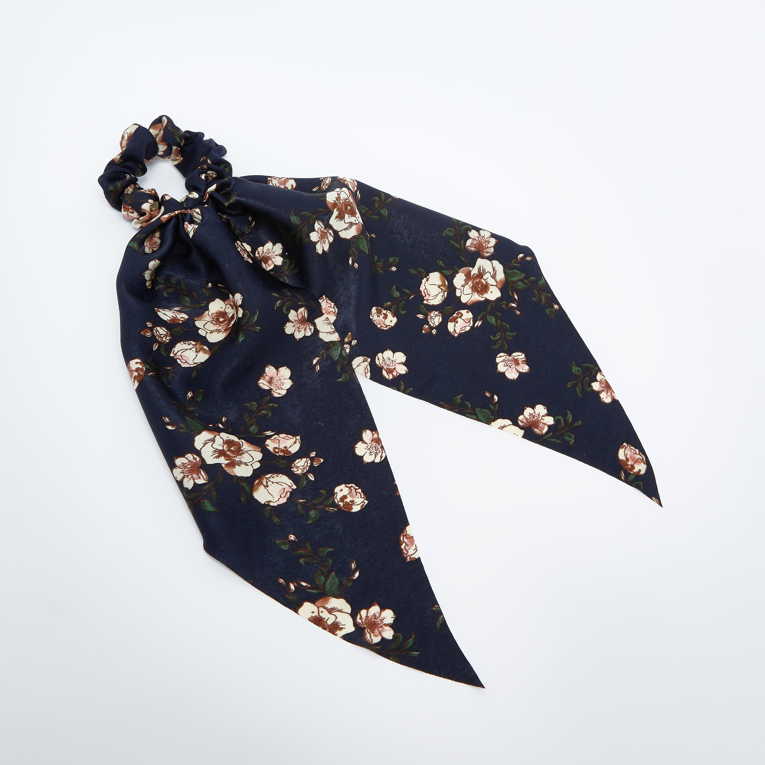 ربطات شعر بطبعات وتفاصيل مزخرفة-women-hairaccessories-image-1